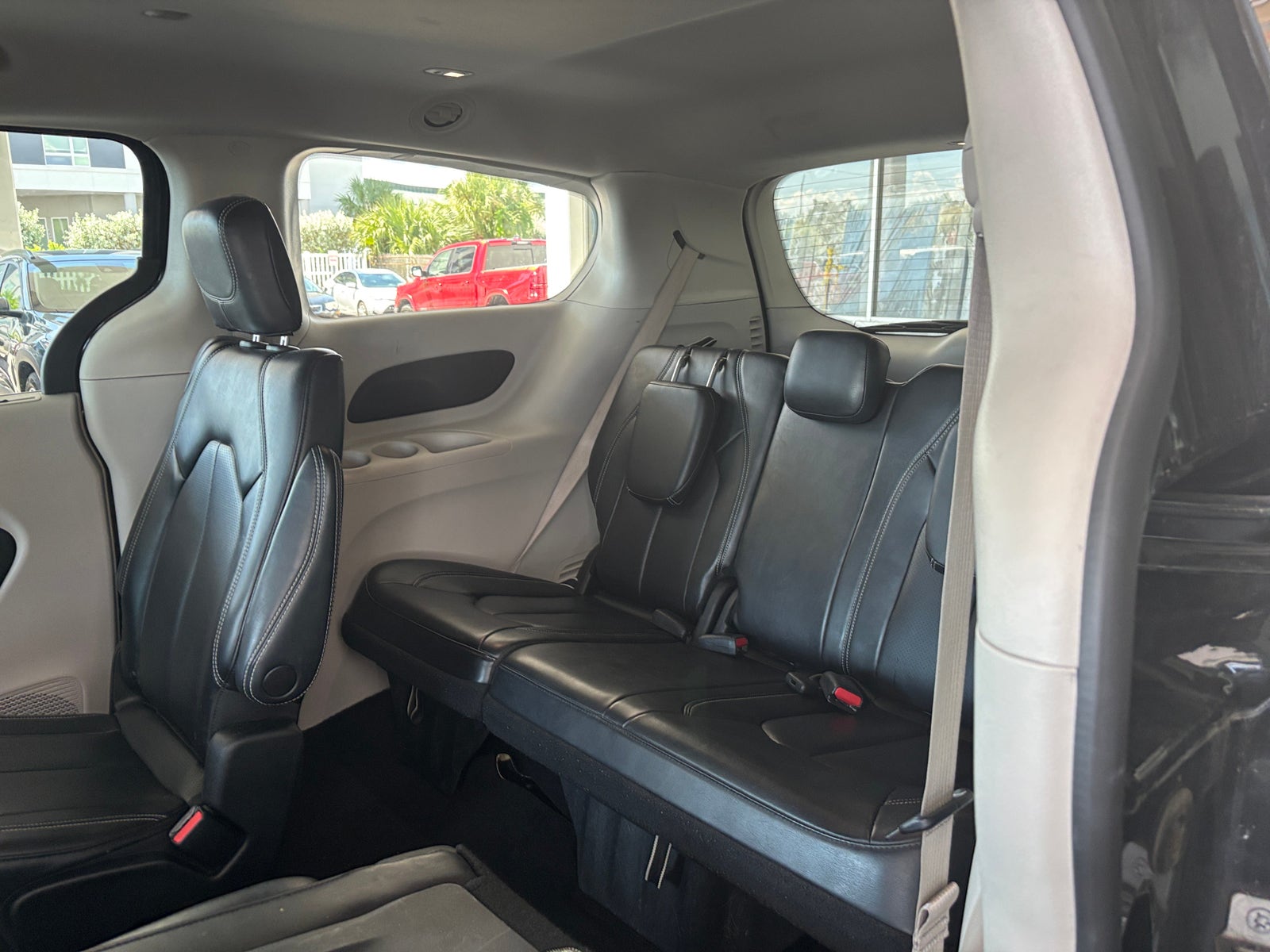 Thumbnail: 2023 Chrysler Pacifica - 5