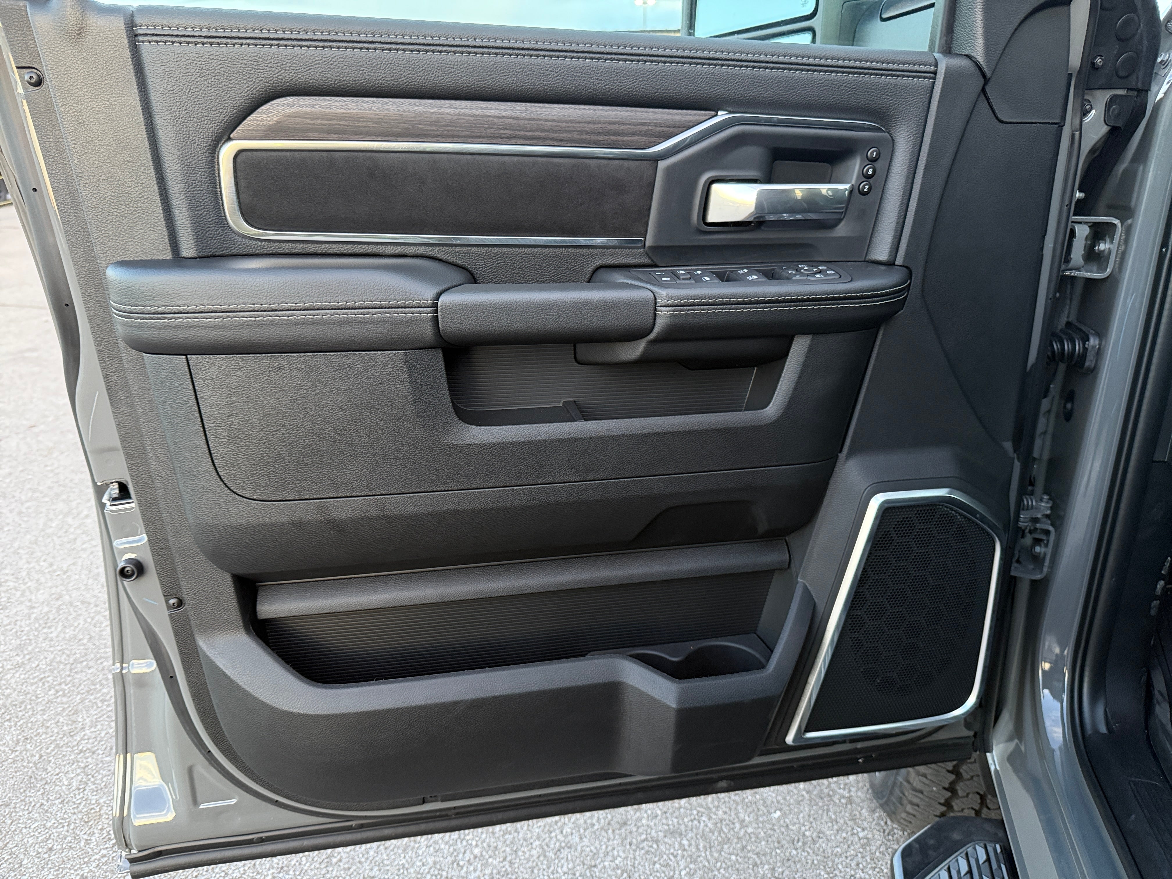 2026 RAM 2500 Laramie - Photo 10