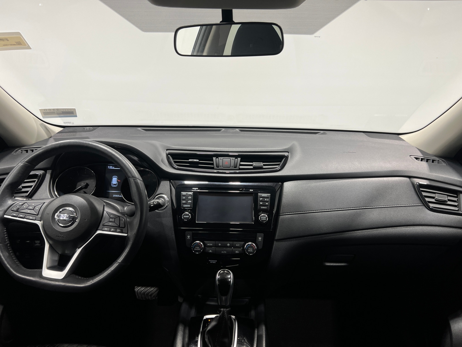 Thumbnail: 2017 Nissan Rogue - 3