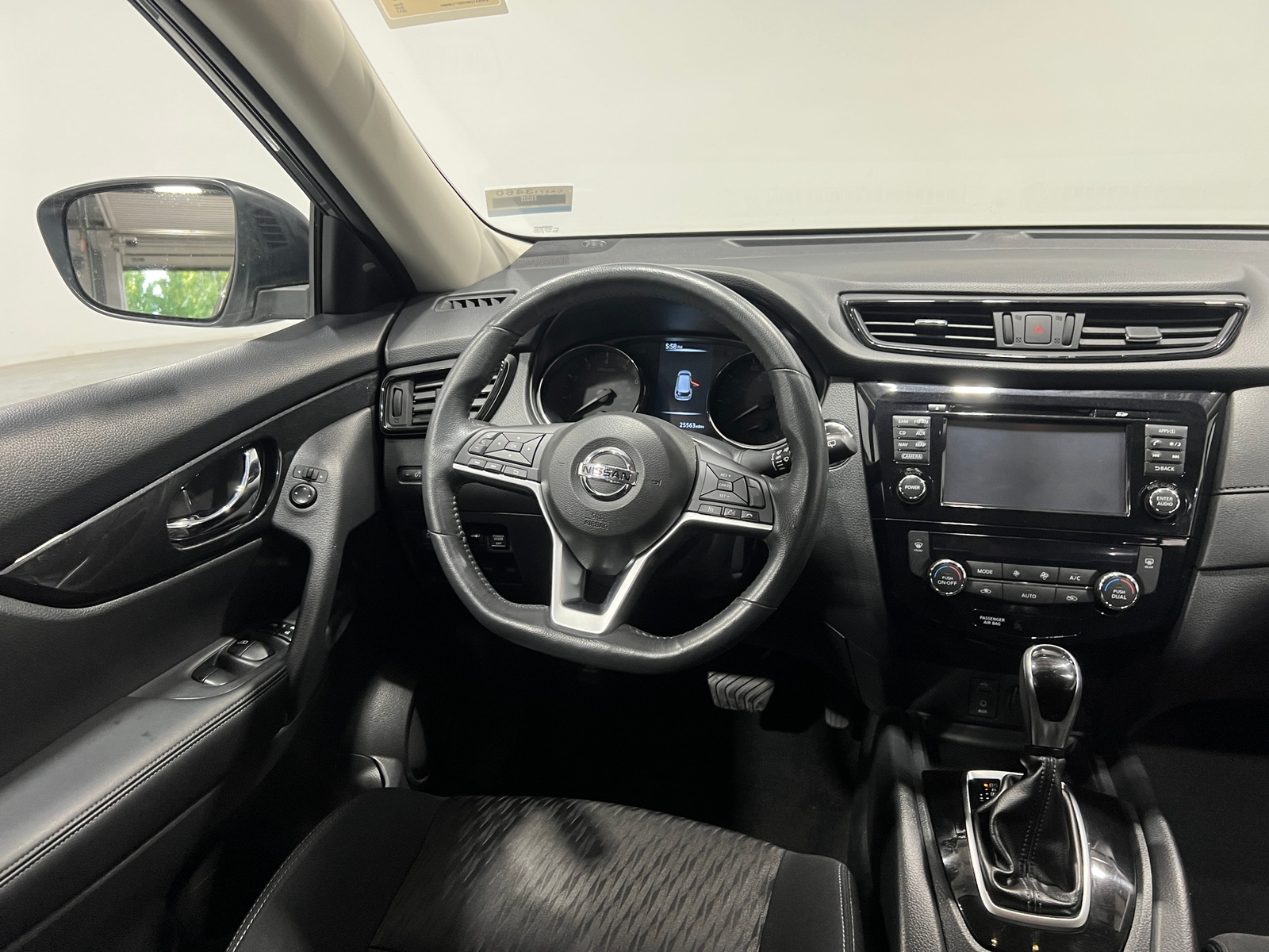 Thumbnail: 2017 Nissan Rogue - 5