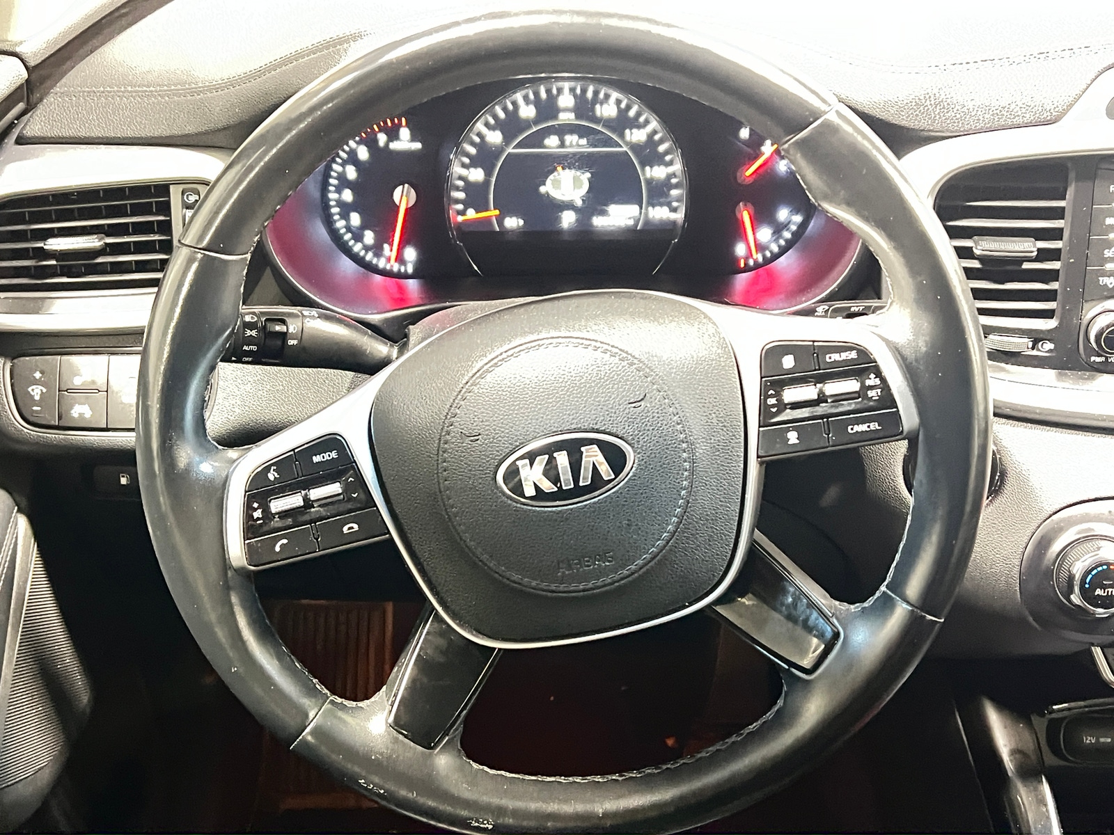 Thumbnail: 2019 Kia Sorento - 4