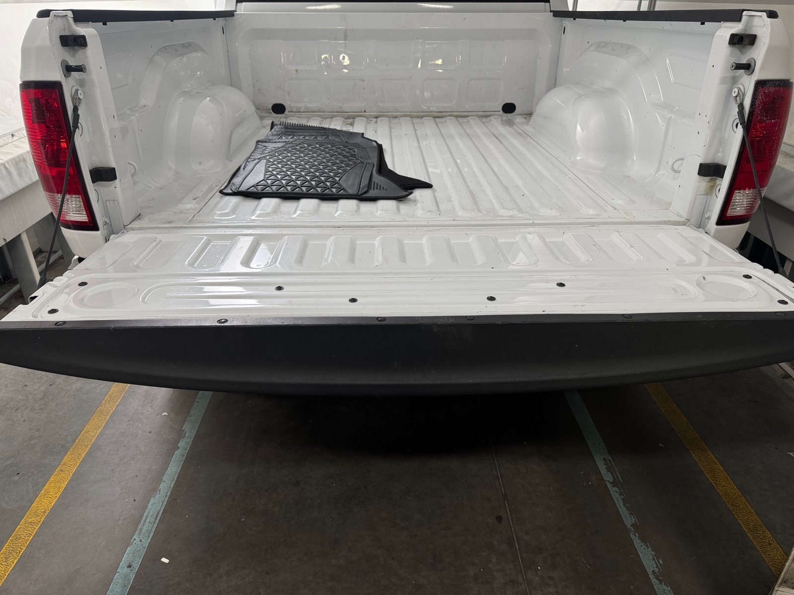 Thumbnail: 2019 RAM 1500 Classic - 7