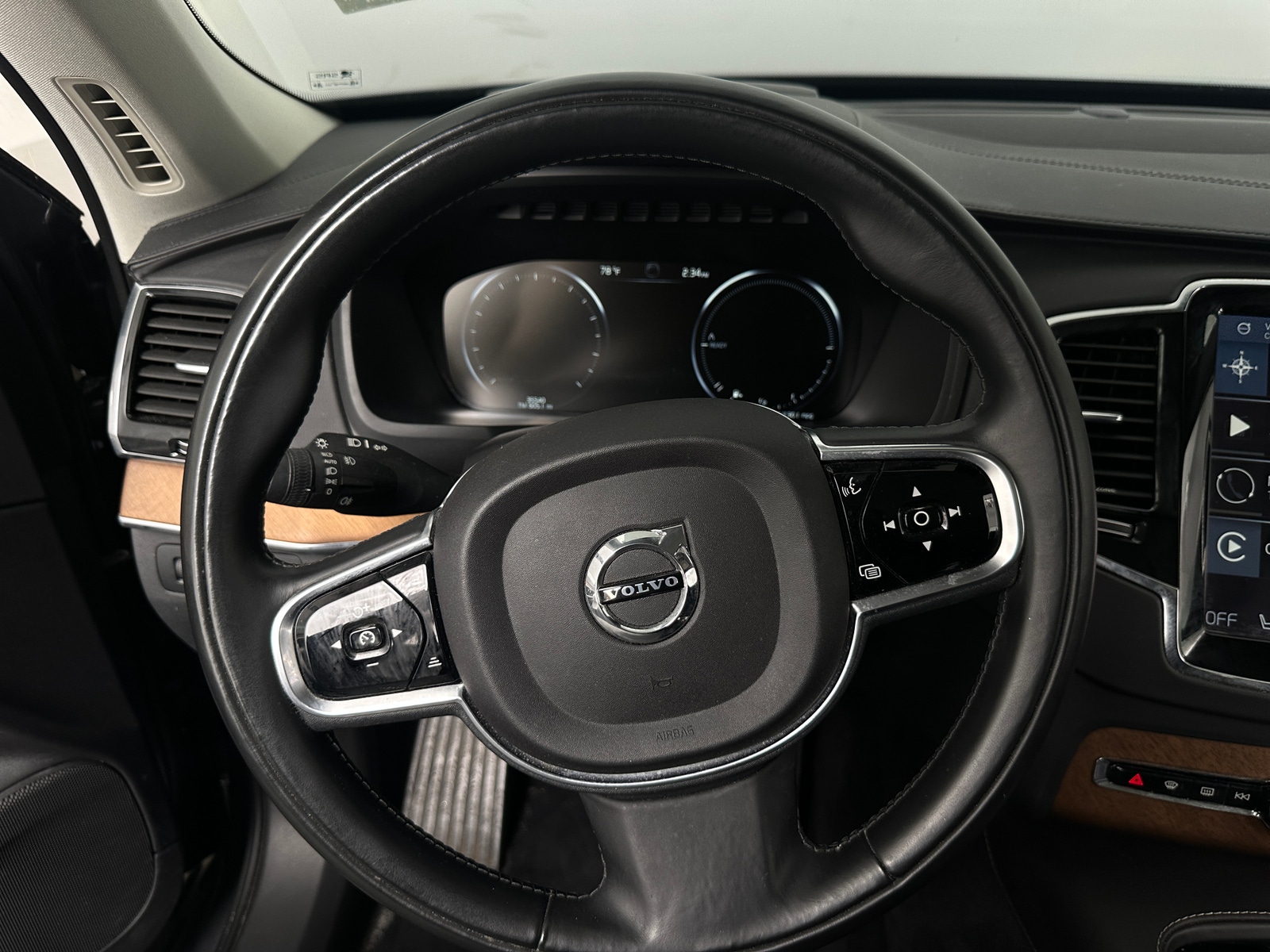 Thumbnail: 2016 Volvo XC90 - 4