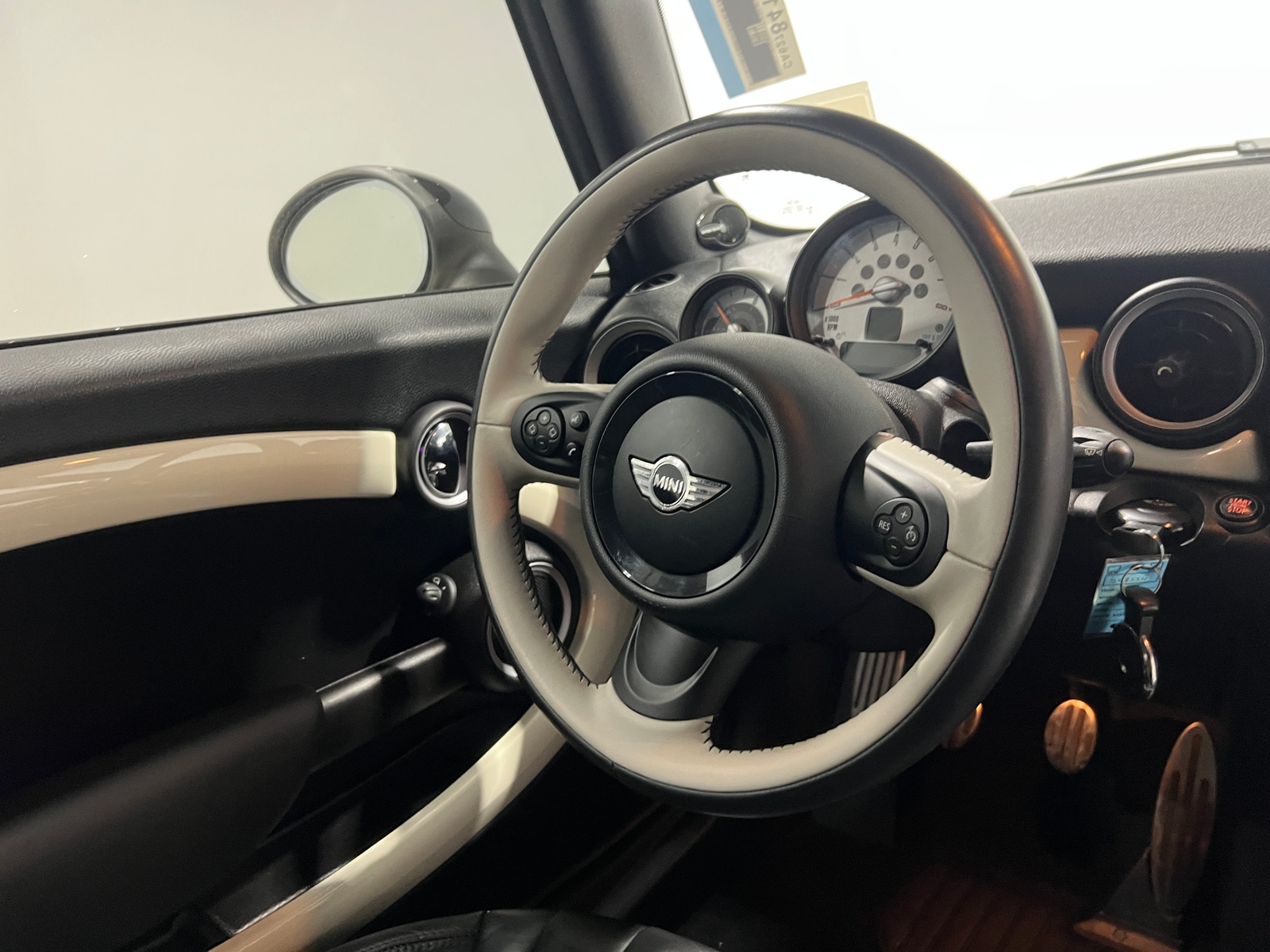 Thumbnail: 2014 MINI Cooper Convertible - 4