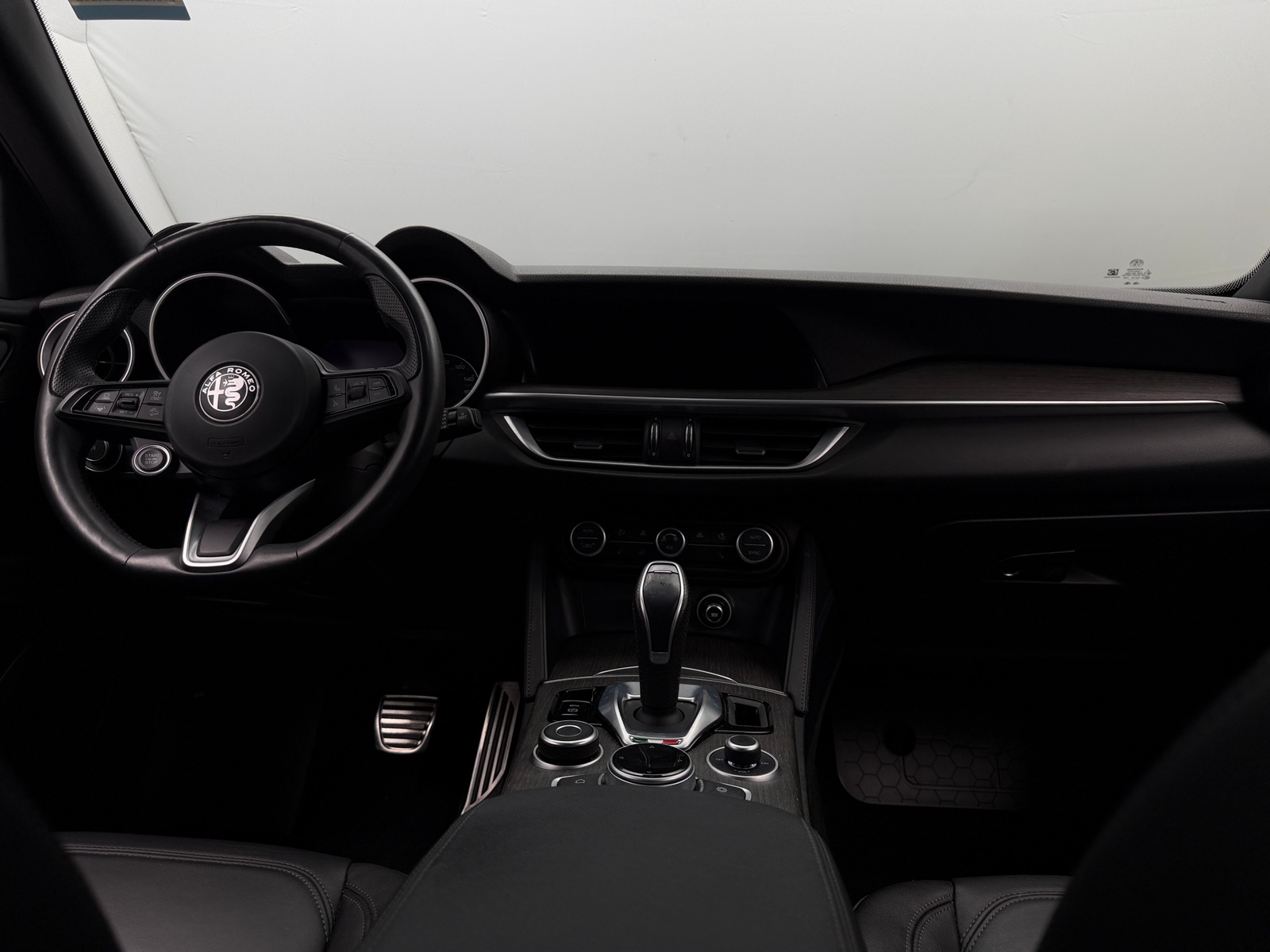 Thumbnail: 2022 Alfa Romeo Stelvio - 2