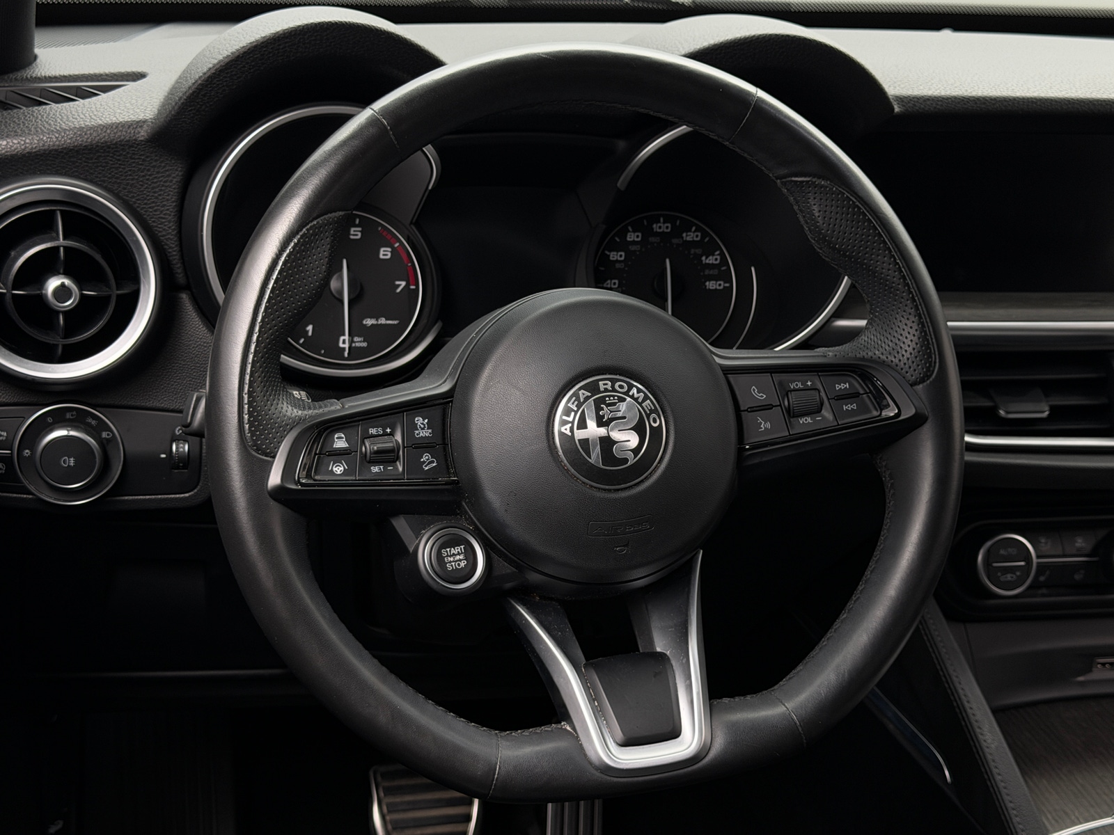 Thumbnail: 2022 Alfa Romeo Stelvio - 4
