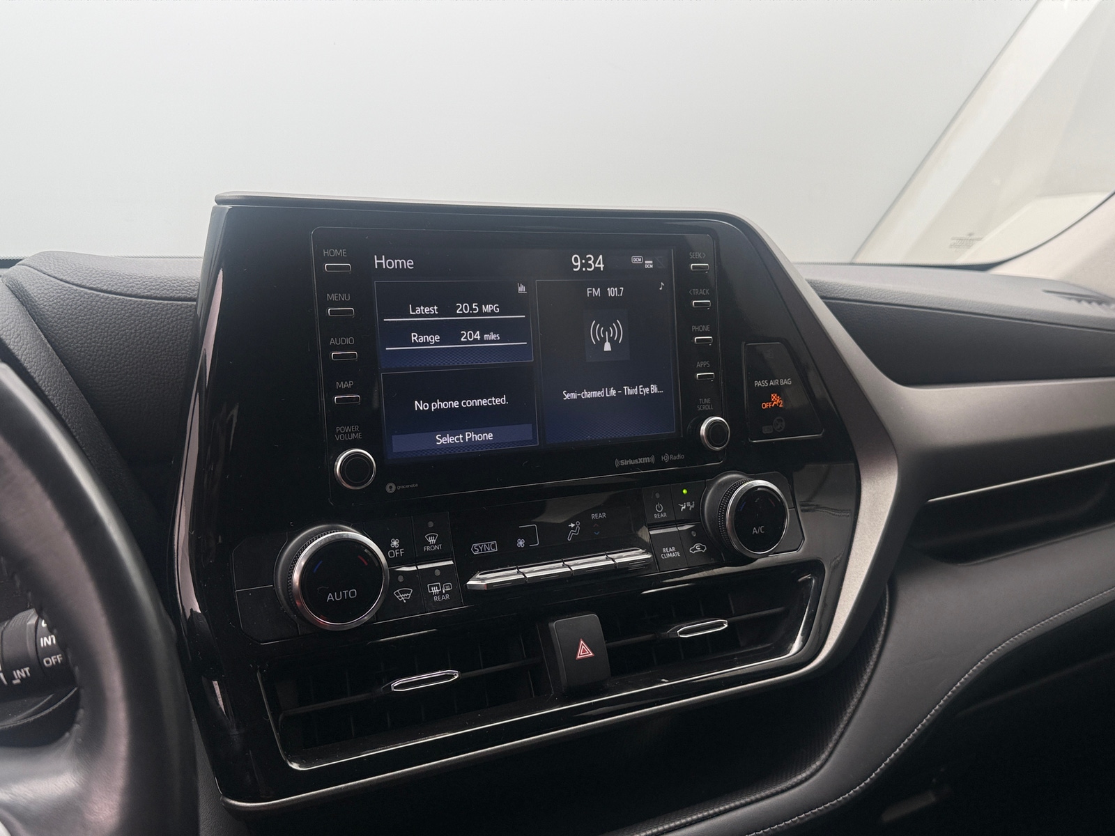 Thumbnail: 2022 Toyota Highlander - 4
