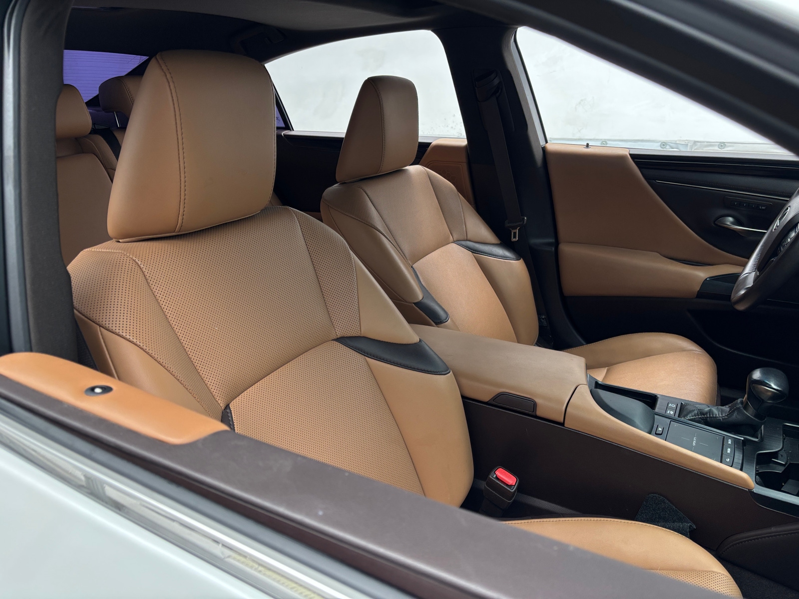 Thumbnail: 2021 Lexus ES - 2