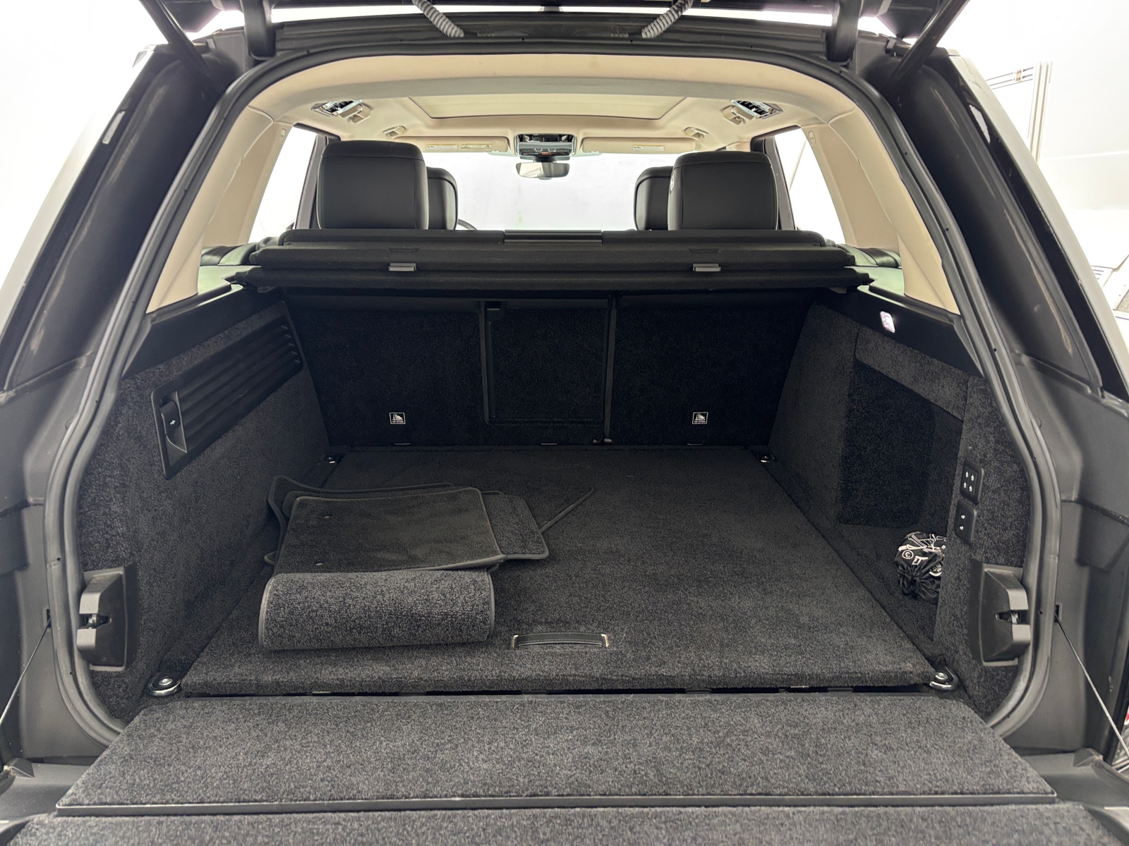 Thumbnail: 2019 Land Rover Range Rover - 7