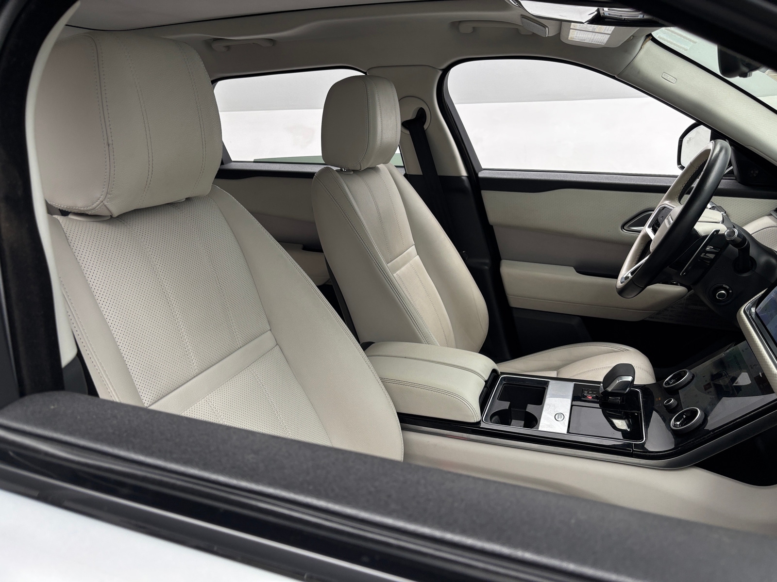 Thumbnail: 2021 Land Rover Range Rover Velar - 2