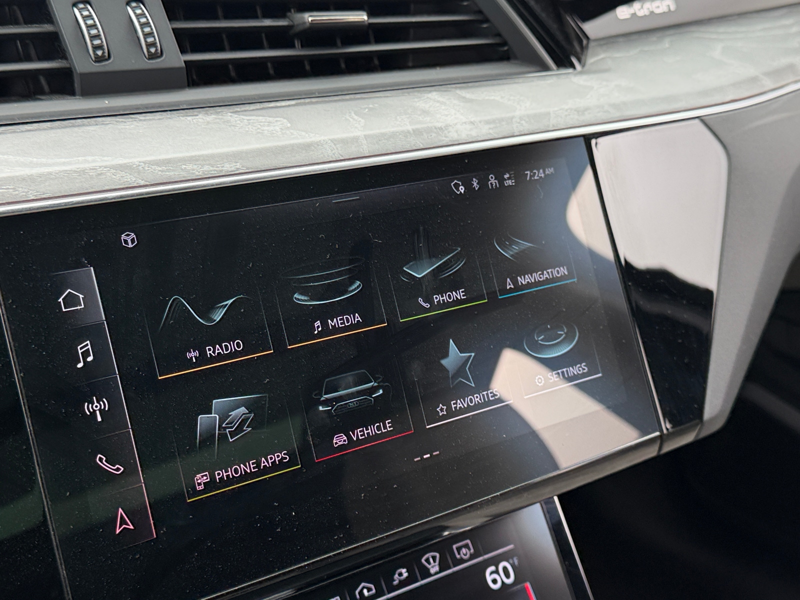 Thumbnail: 2023 Audi e-tron - 4