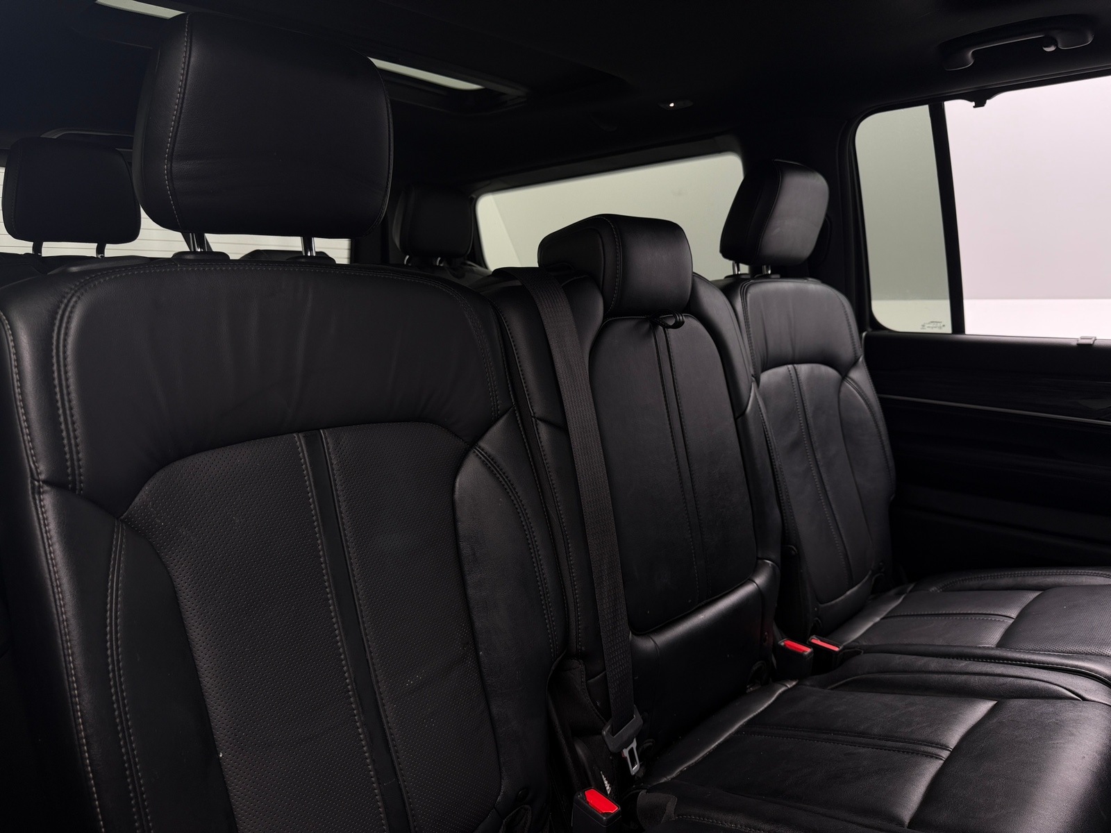 Thumbnail: 2022 Jeep Wagoneer - 5