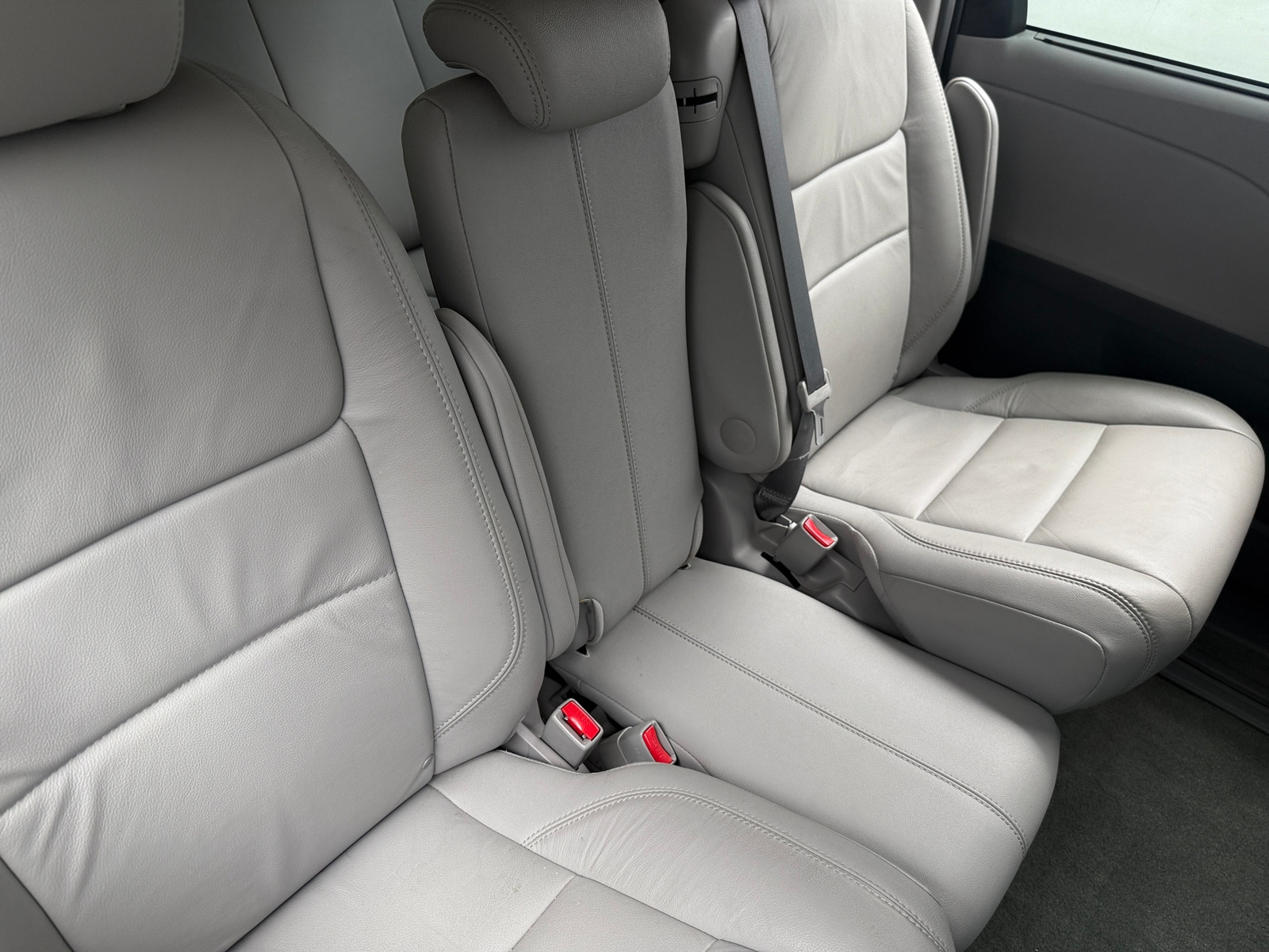 Thumbnail: 2017 Toyota Sienna - 6