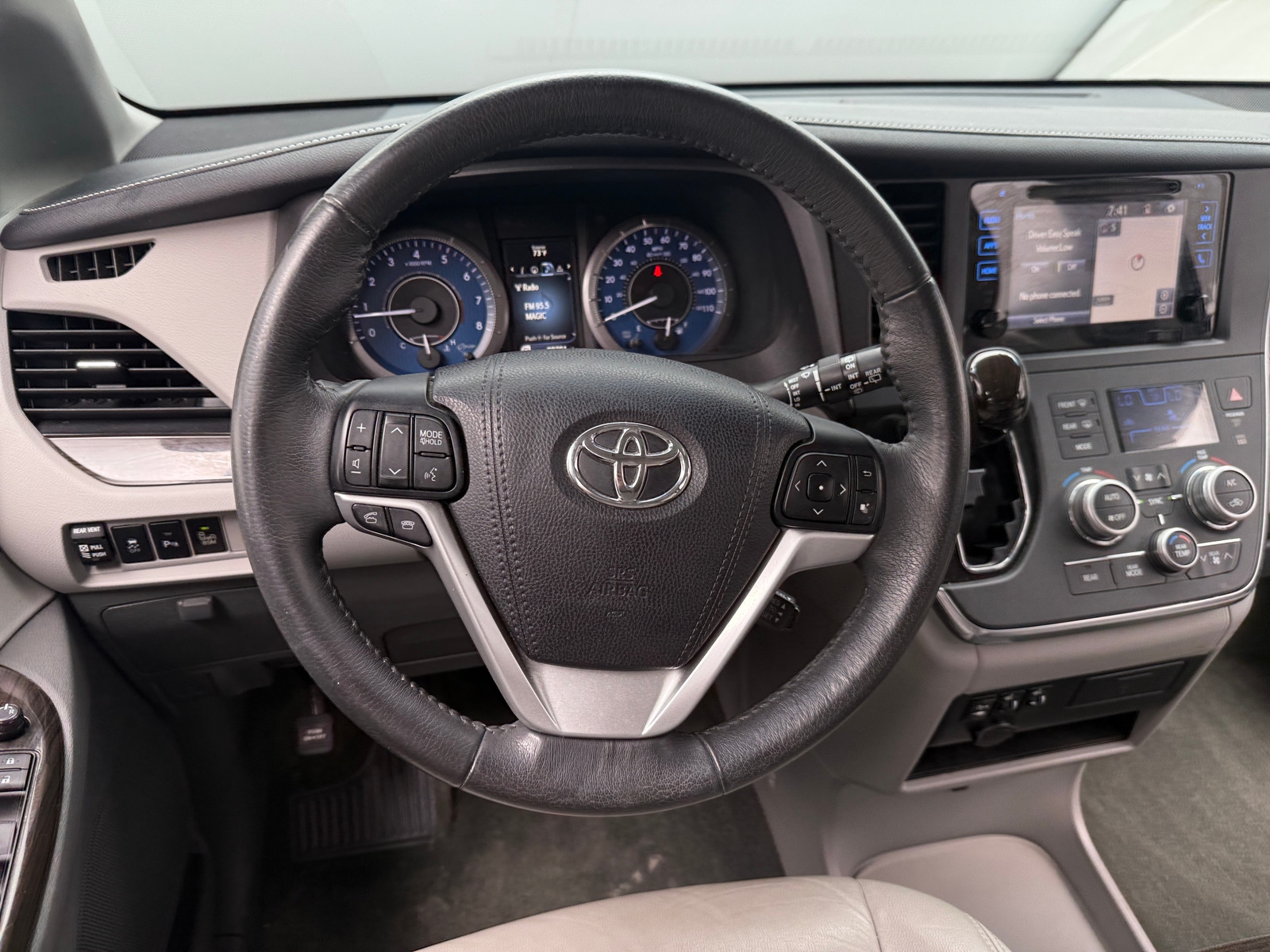 Thumbnail: 2017 Toyota Sienna - 5