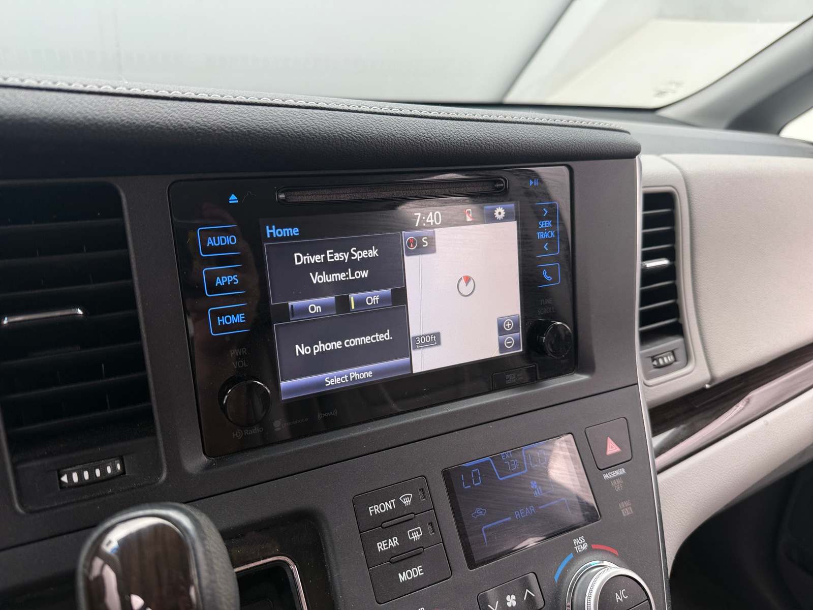 Thumbnail: 2017 Toyota Sienna - 4
