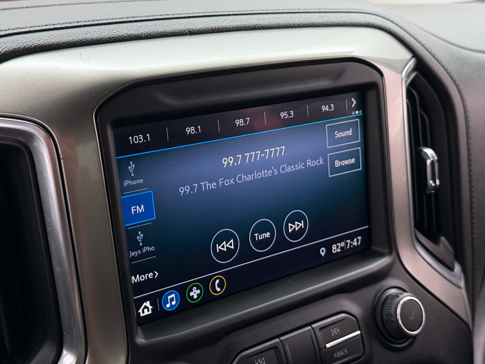Thumbnail: 2019 Chevrolet Silverado 1500 - 4