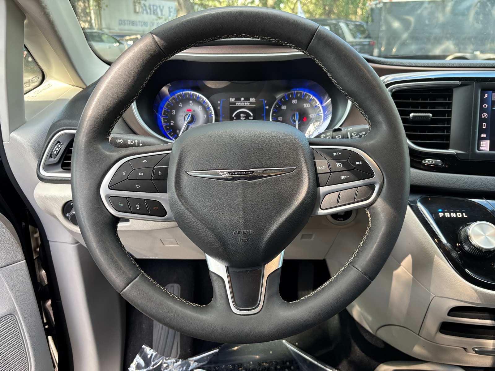 Thumbnail: 2024 Chrysler Voyager - 5