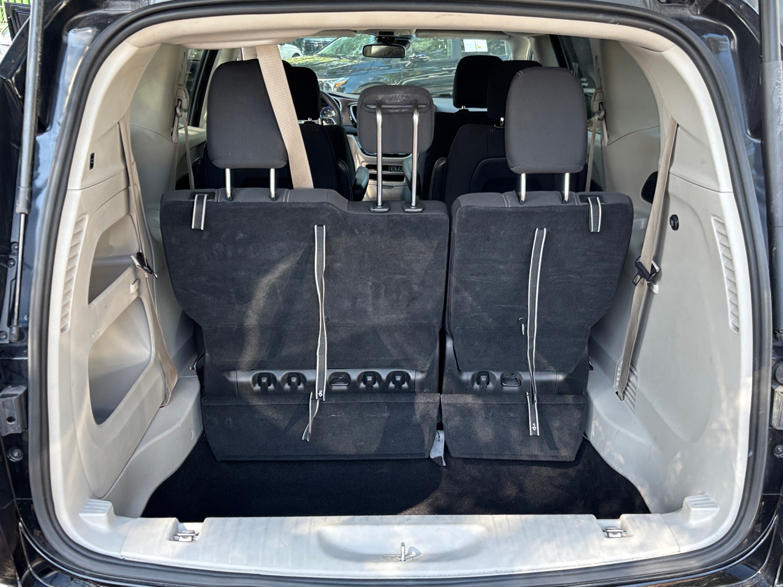 Thumbnail: 2024 Chrysler Voyager - 7