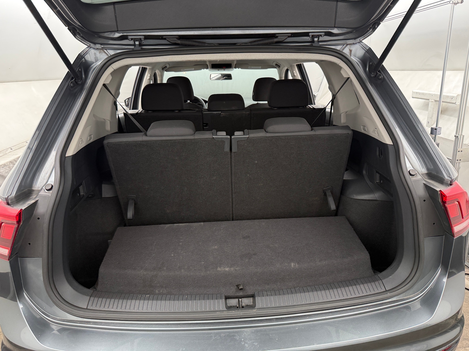 Thumbnail: 2020 Volkswagen Tiguan - 7