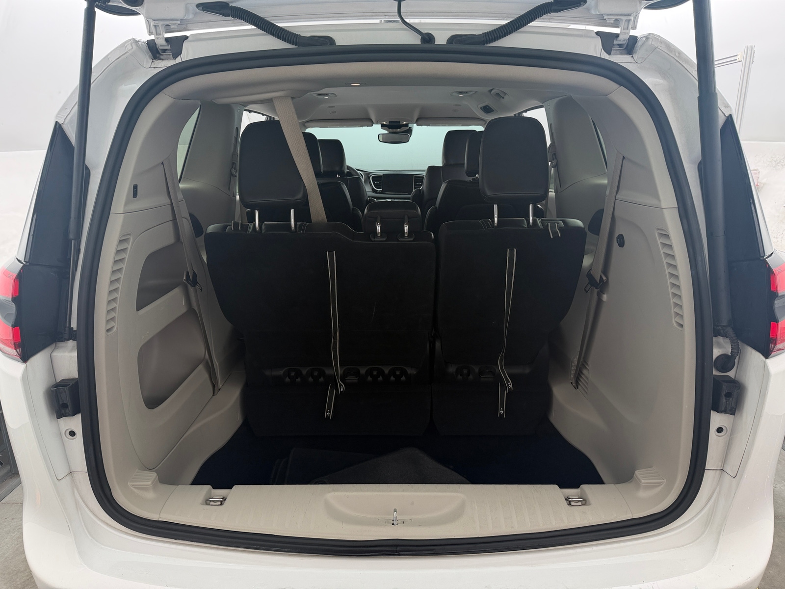 Thumbnail: 2024 Chrysler Pacifica - 6