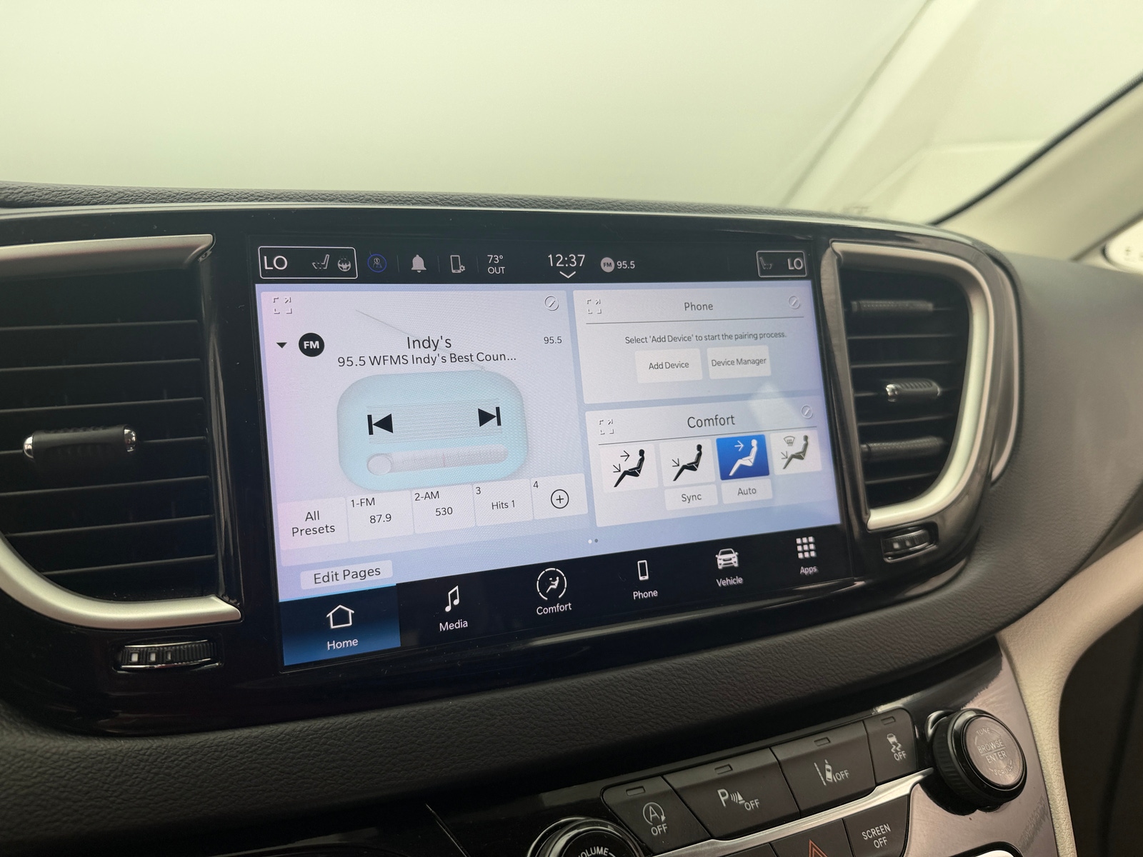 Thumbnail: 2024 Chrysler Pacifica - 3