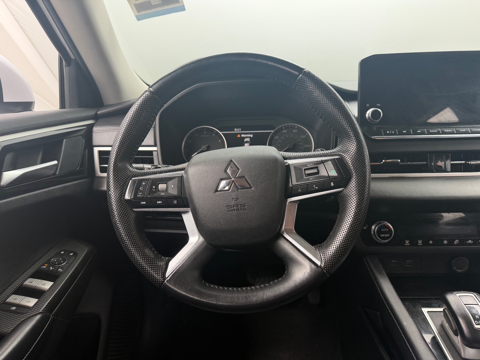 Thumbnail: 2023 Mitsubishi Outlander - 4