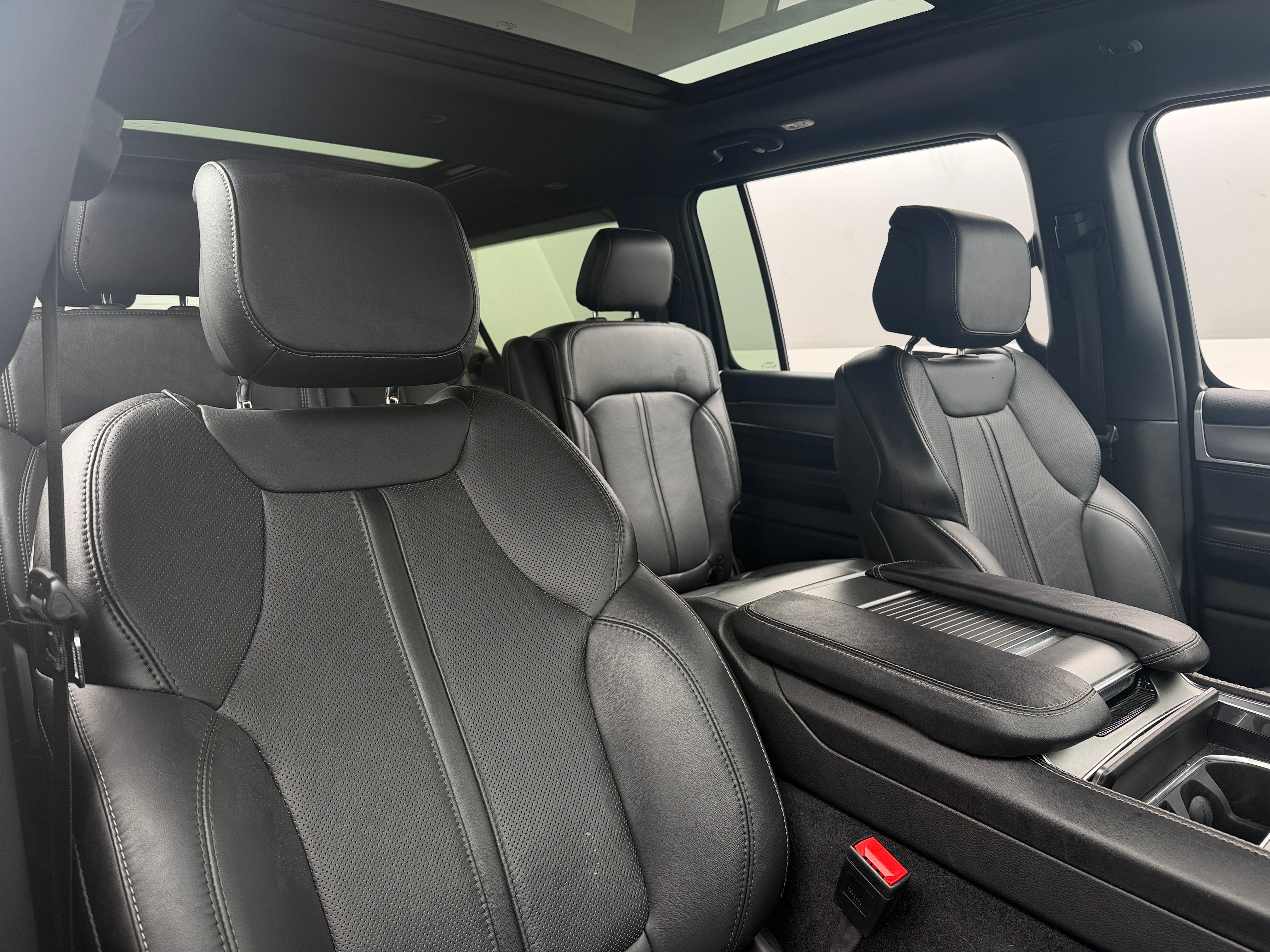 2024 Jeep Wagoneer L Series II - Photo 3