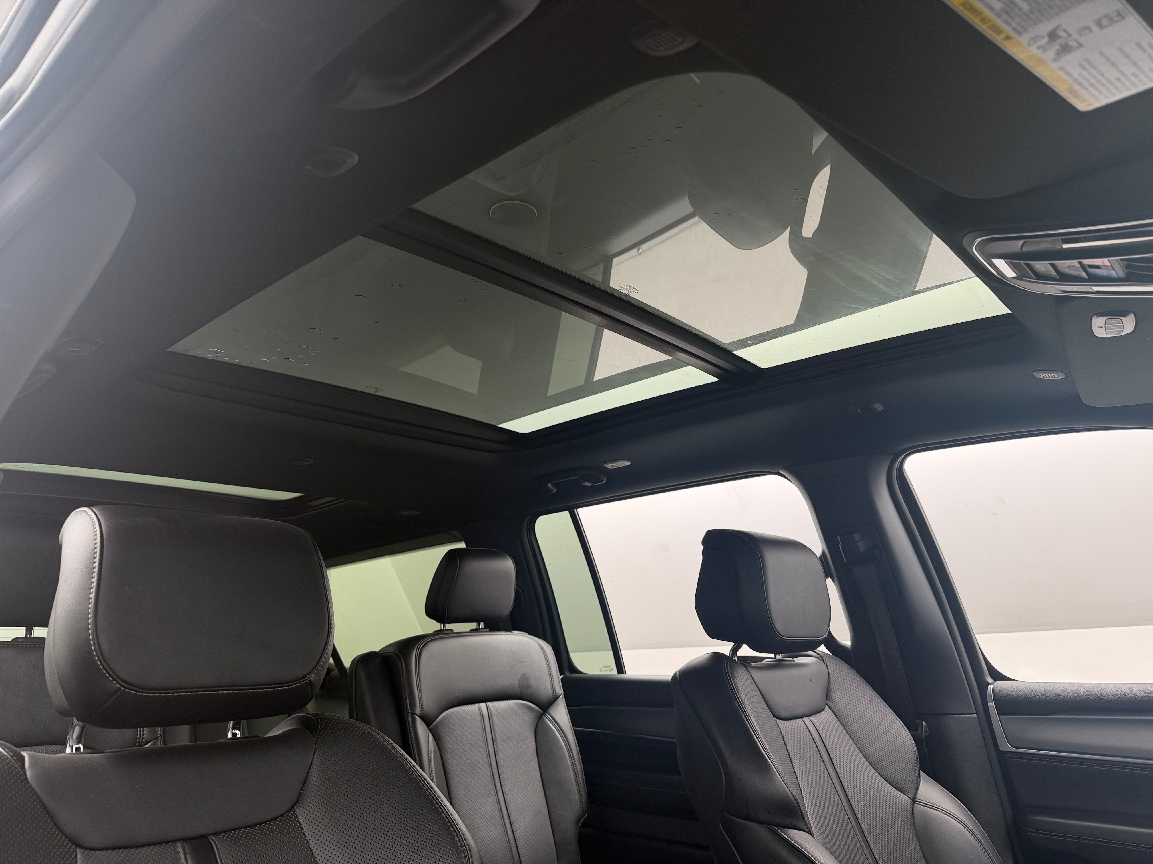 2024 Jeep Wagoneer L Series II - Photo 4
