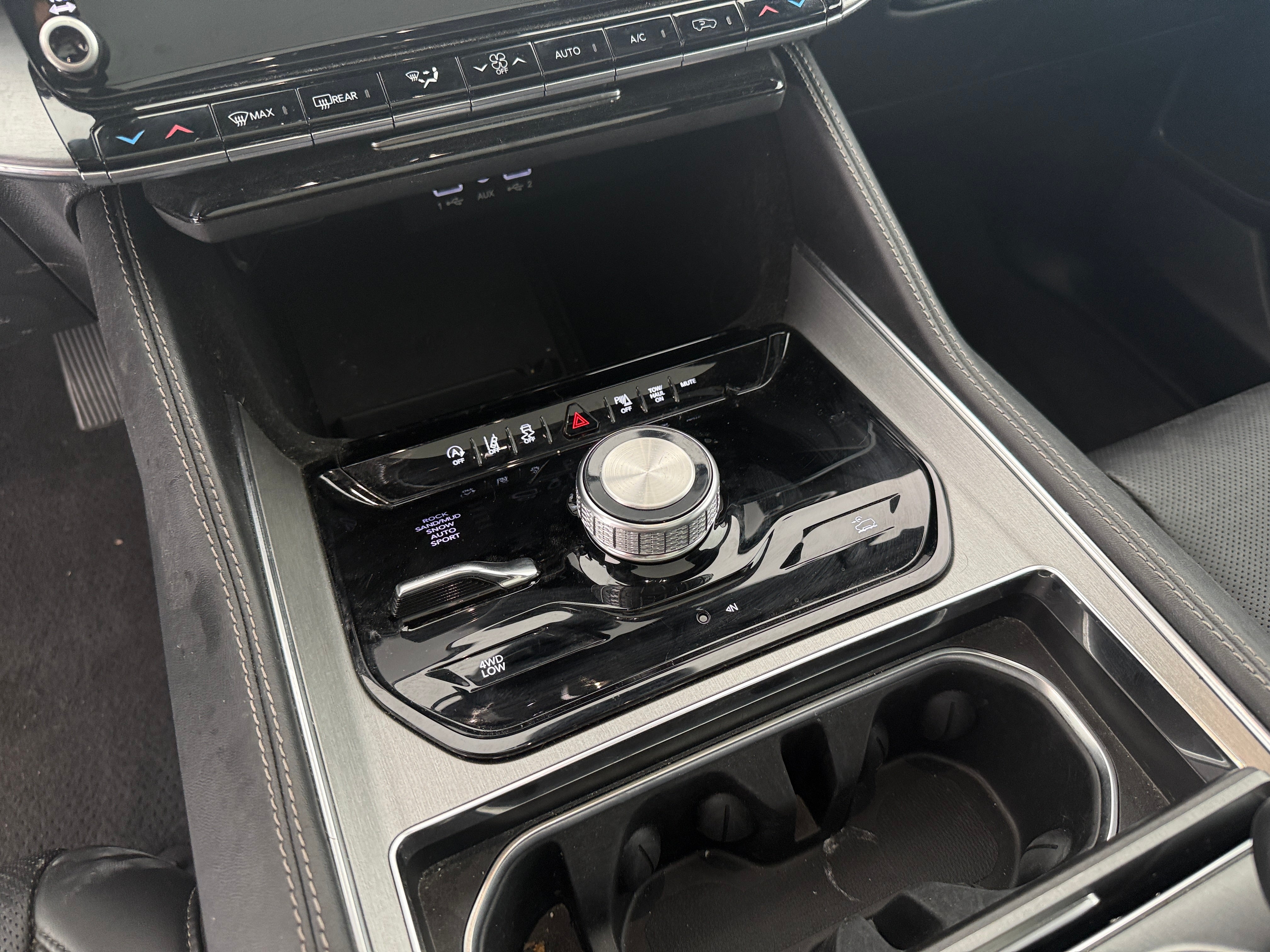 2024 Jeep Wagoneer L Series II - Photo 7