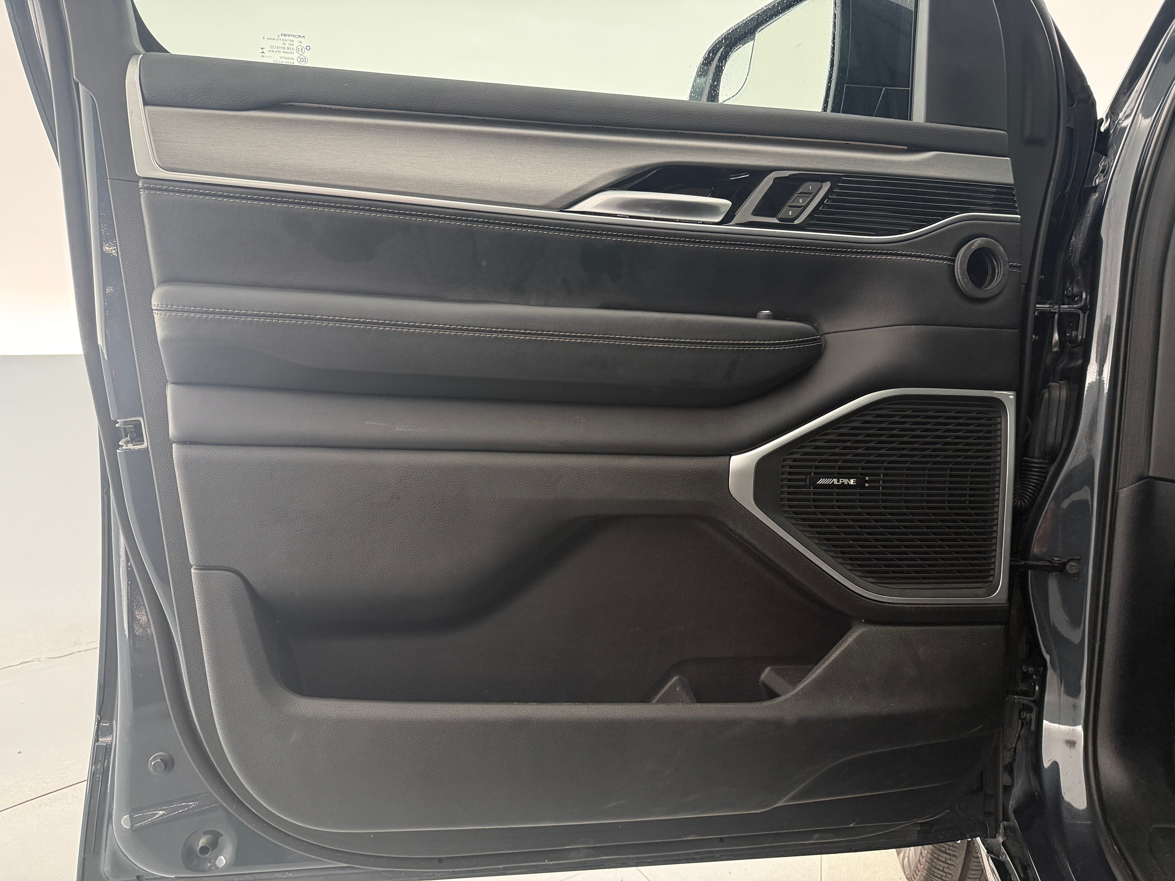 2024 Jeep Wagoneer L Series II - Photo 11