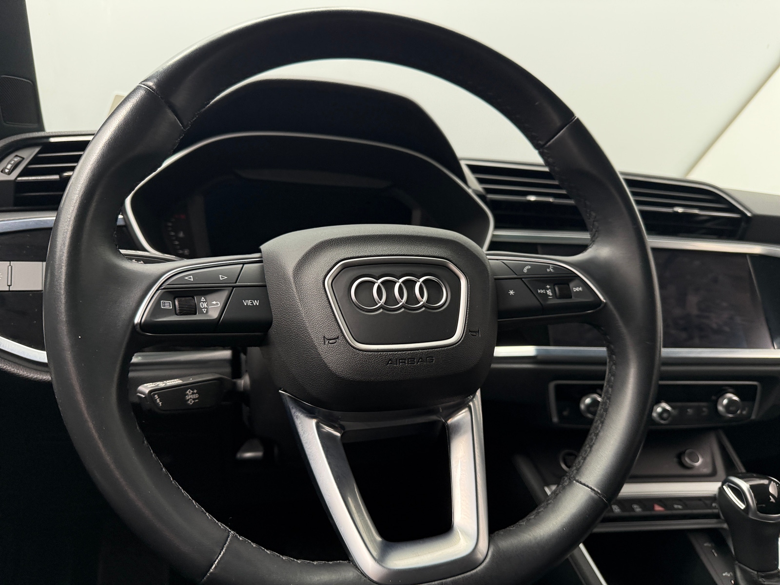 Thumbnail: 2022 Audi Q3 - 4