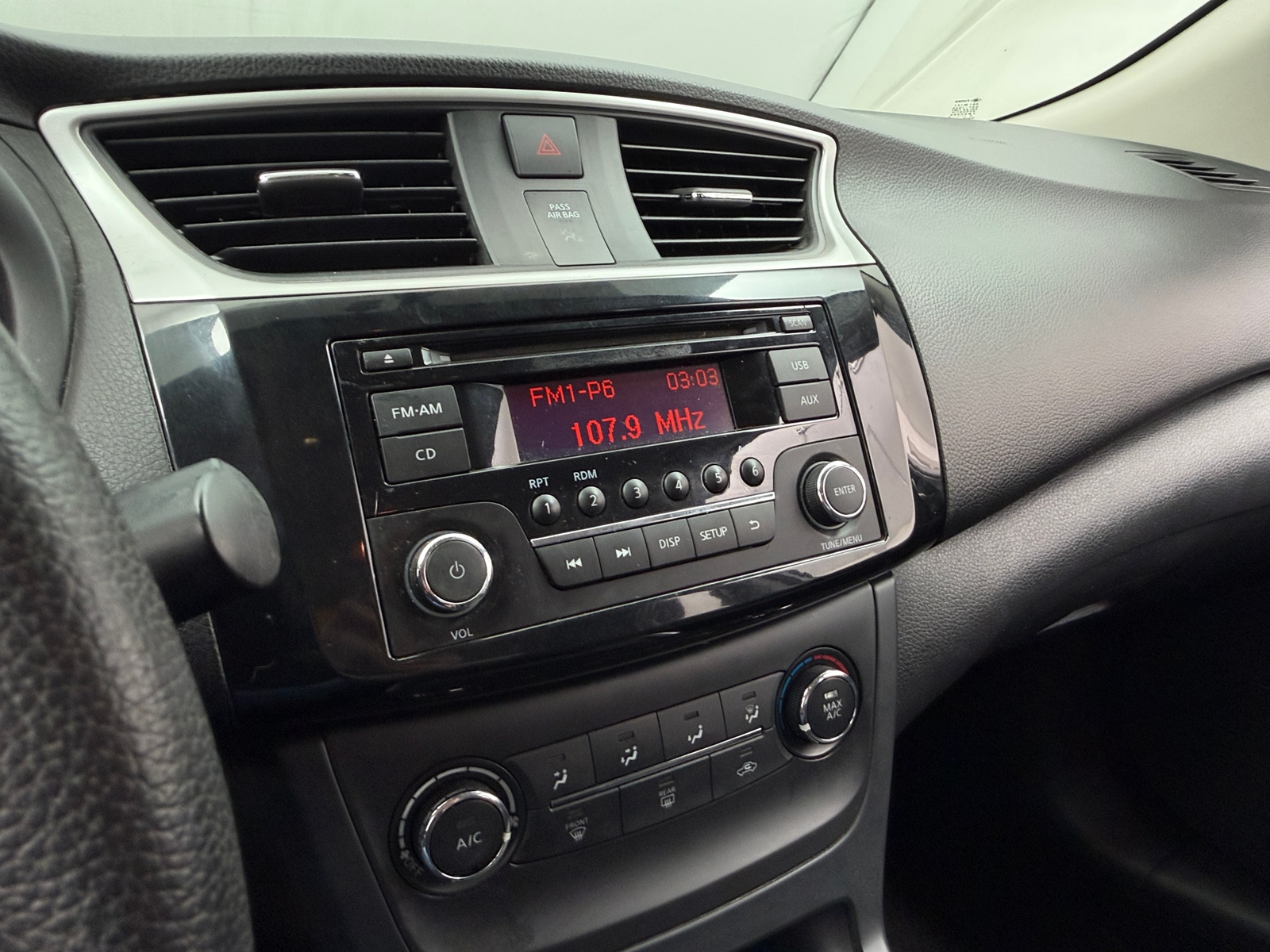 Thumbnail: 2016 Nissan Sentra - 4