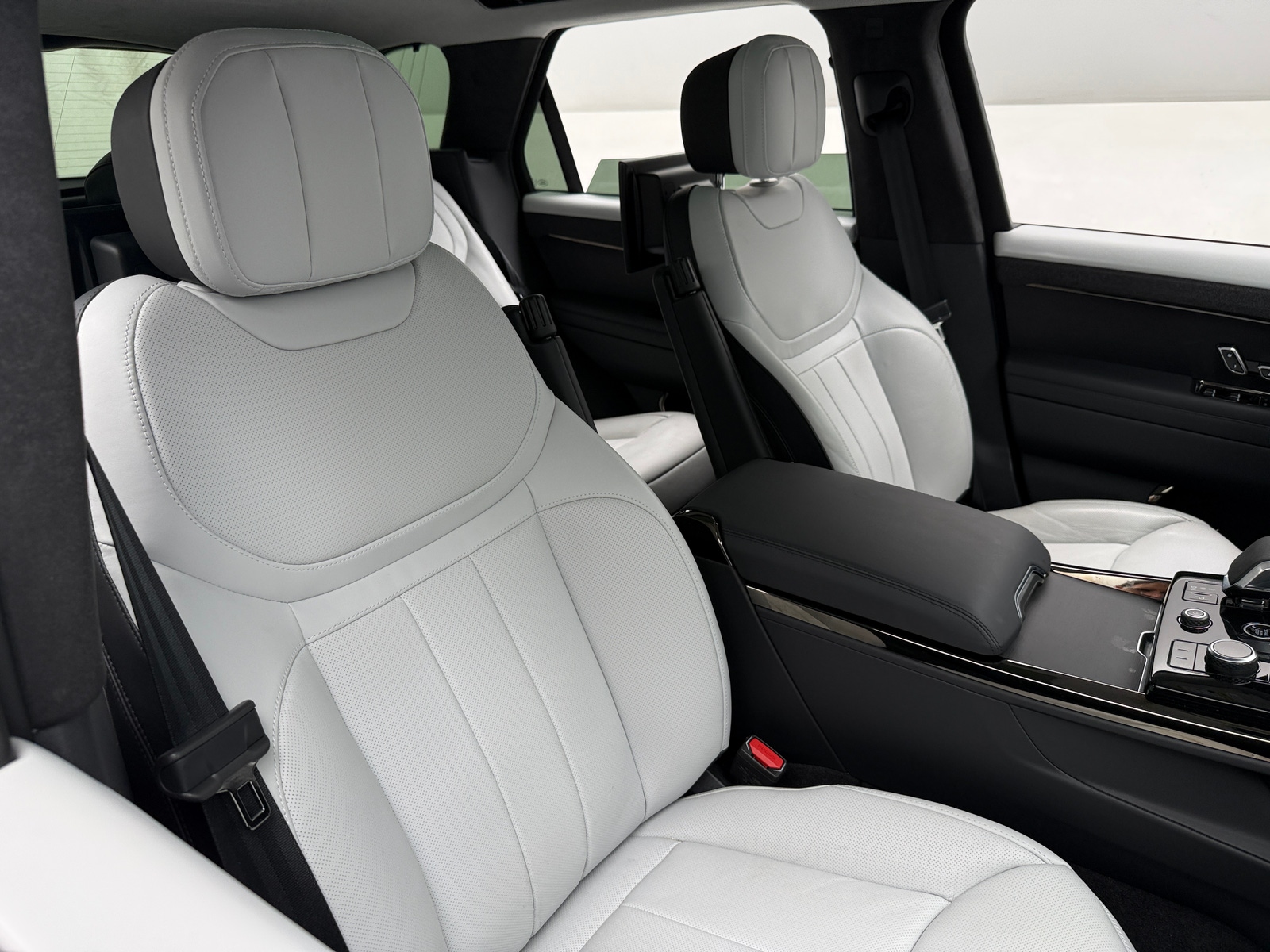 Thumbnail: 2023 Land Rover Range Rover Sport - 2