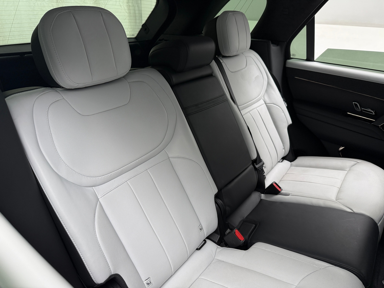 Thumbnail: 2023 Land Rover Range Rover Sport - 6
