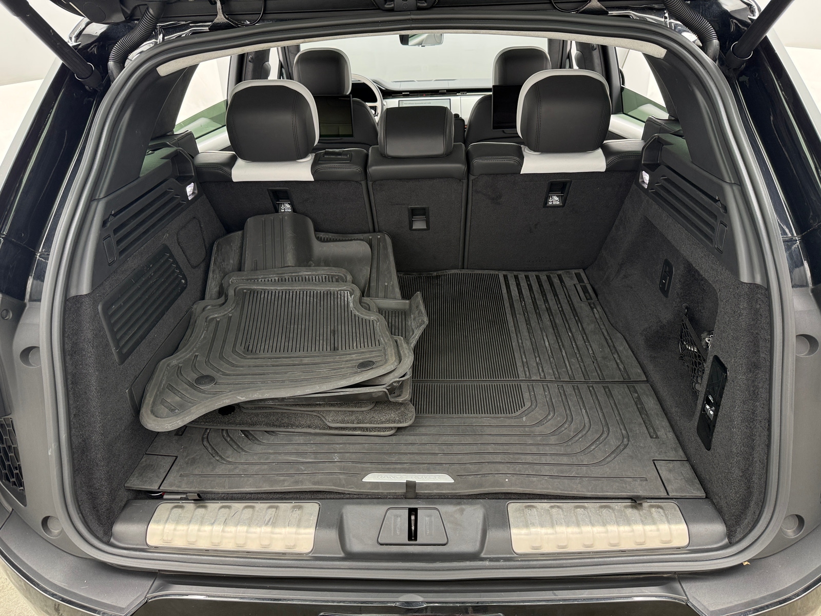 Thumbnail: 2023 Land Rover Range Rover Sport - 7