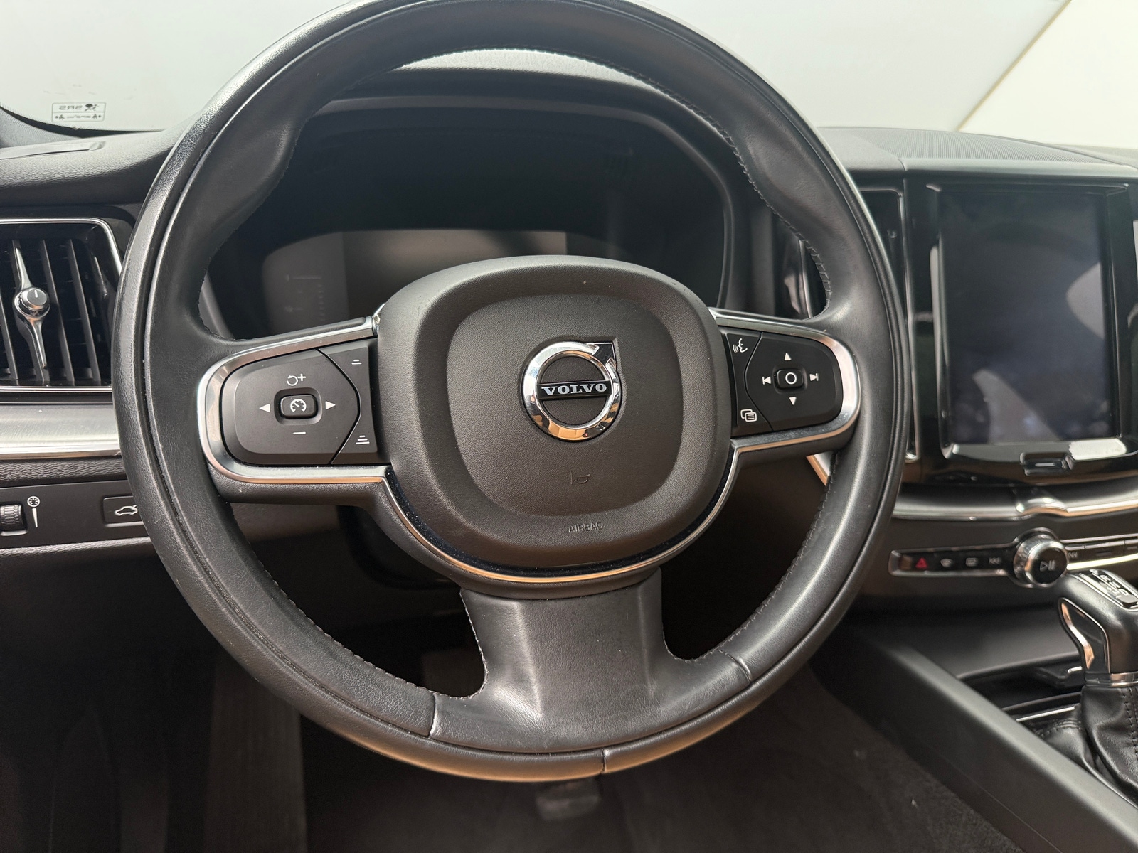 Thumbnail: 2019 Volvo XC60 - 4
