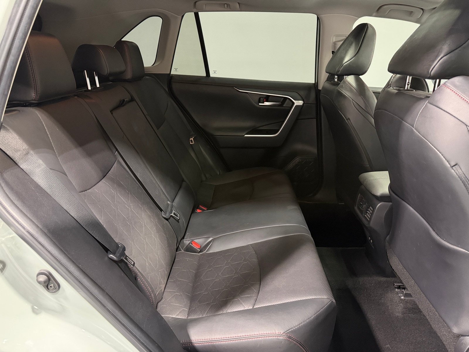 Thumbnail: 2021 Toyota RAV4 - 6