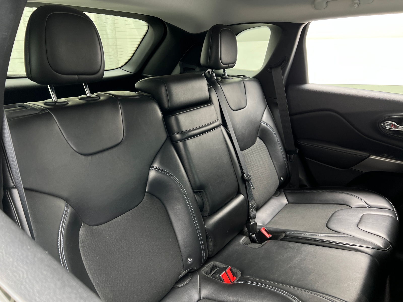 Thumbnail: 2019 Jeep Cherokee - 6