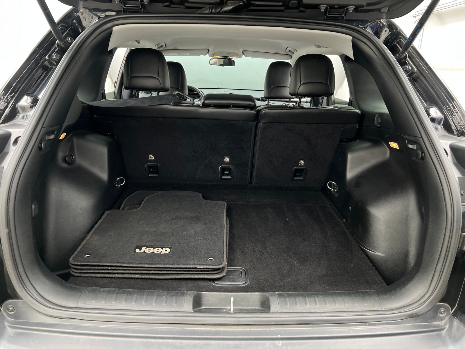 Thumbnail: 2019 Jeep Cherokee - 7