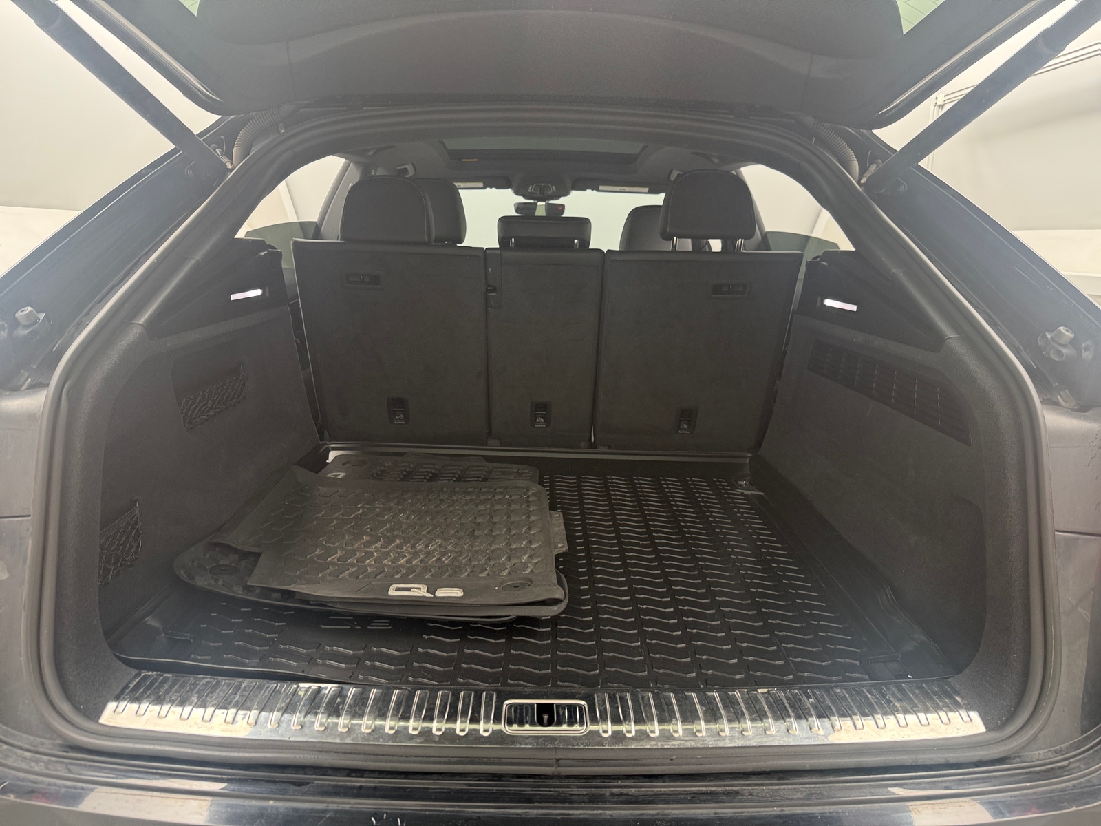 Thumbnail: 2019 Audi Q8 - 6