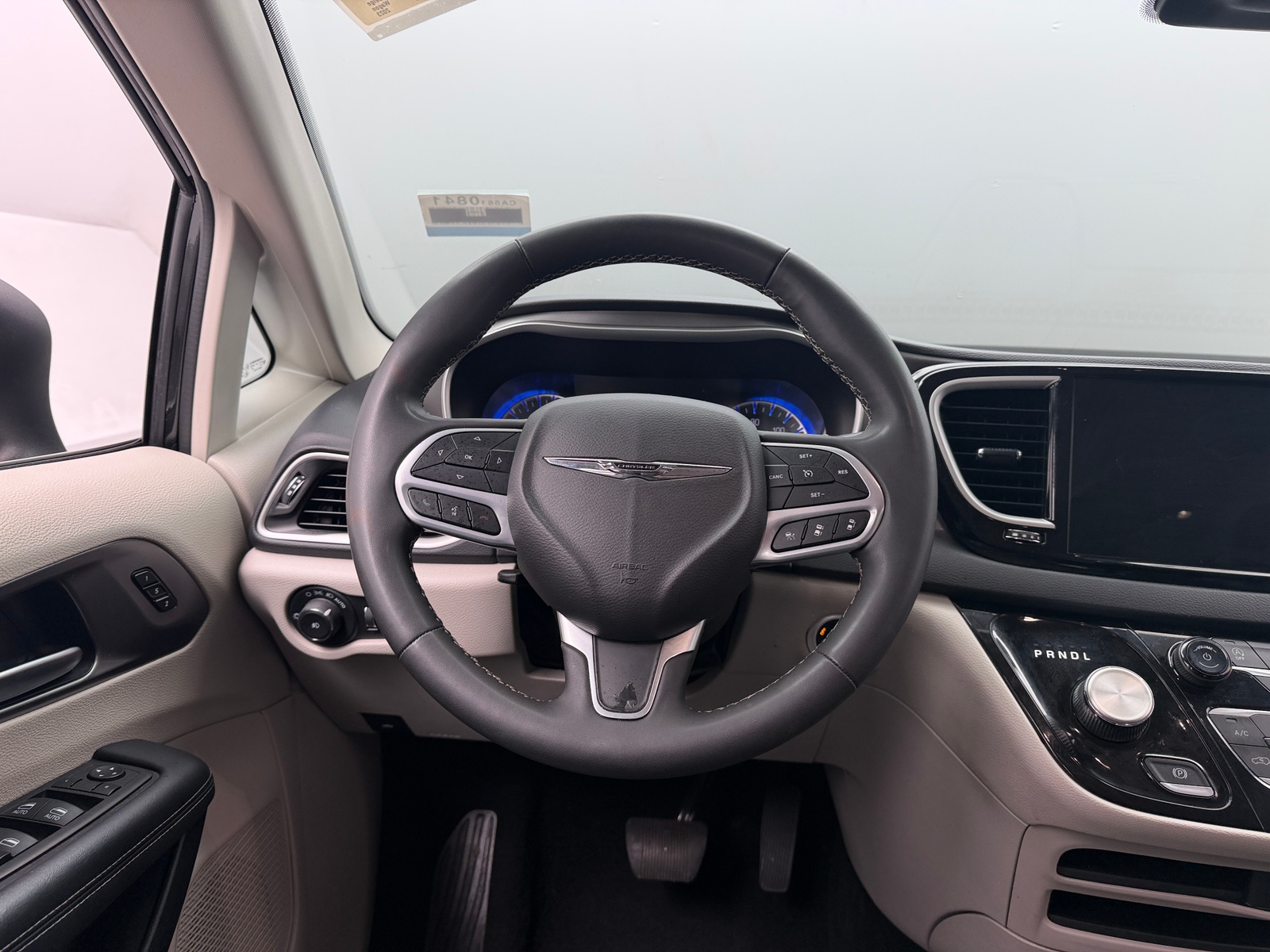 Thumbnail: 2023 Chrysler Pacifica - 4