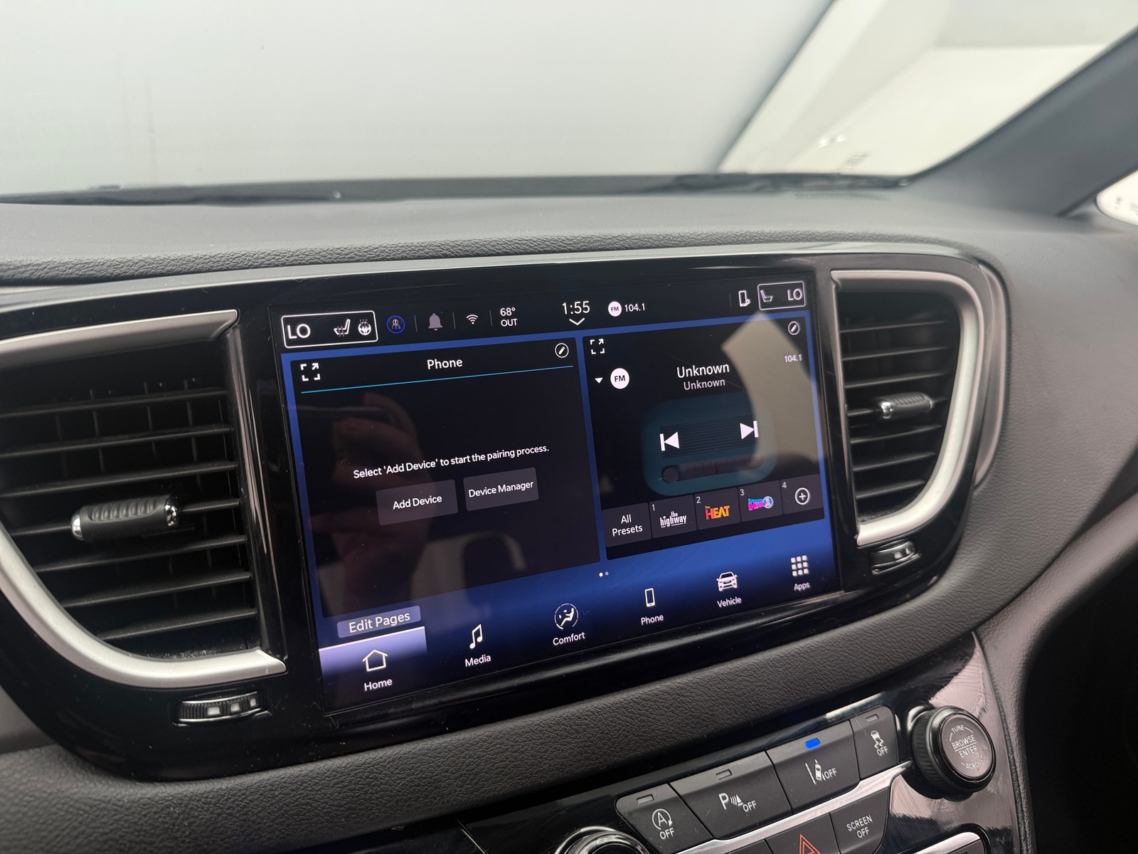 Thumbnail: 2025 Chrysler Pacifica - 3