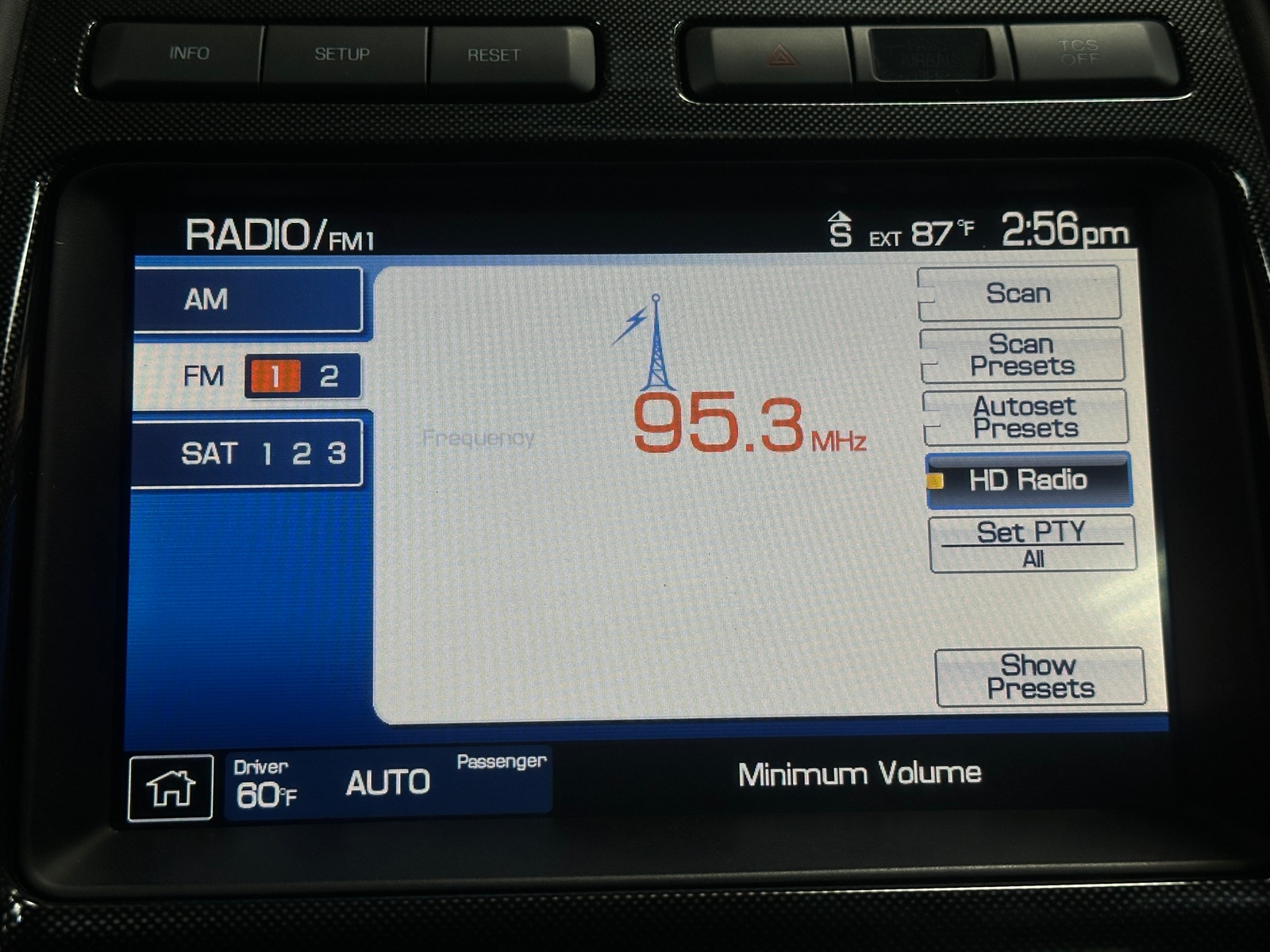 Thumbnail: 2011 Ford Taurus - 3