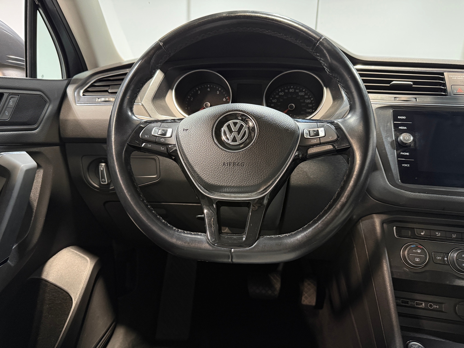 Thumbnail: 2019 Volkswagen Tiguan - 4