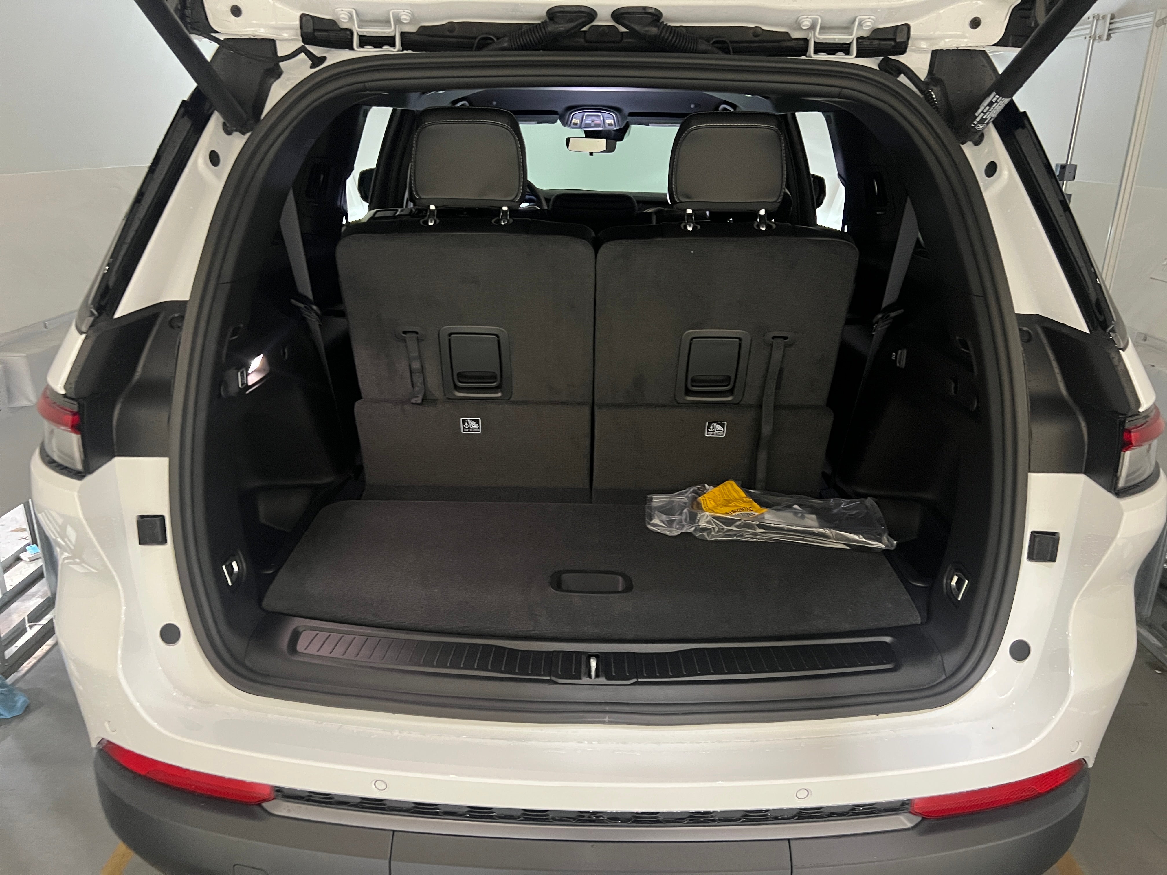 2027 Jeep Grand Cherokee L