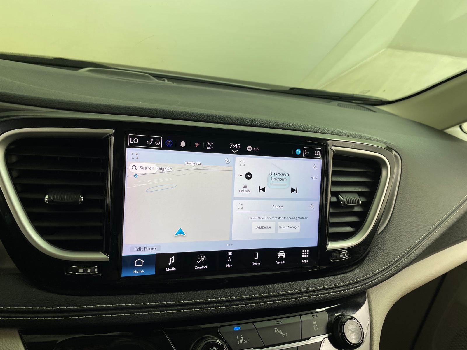 Thumbnail: 2024 Chrysler Pacifica - 3