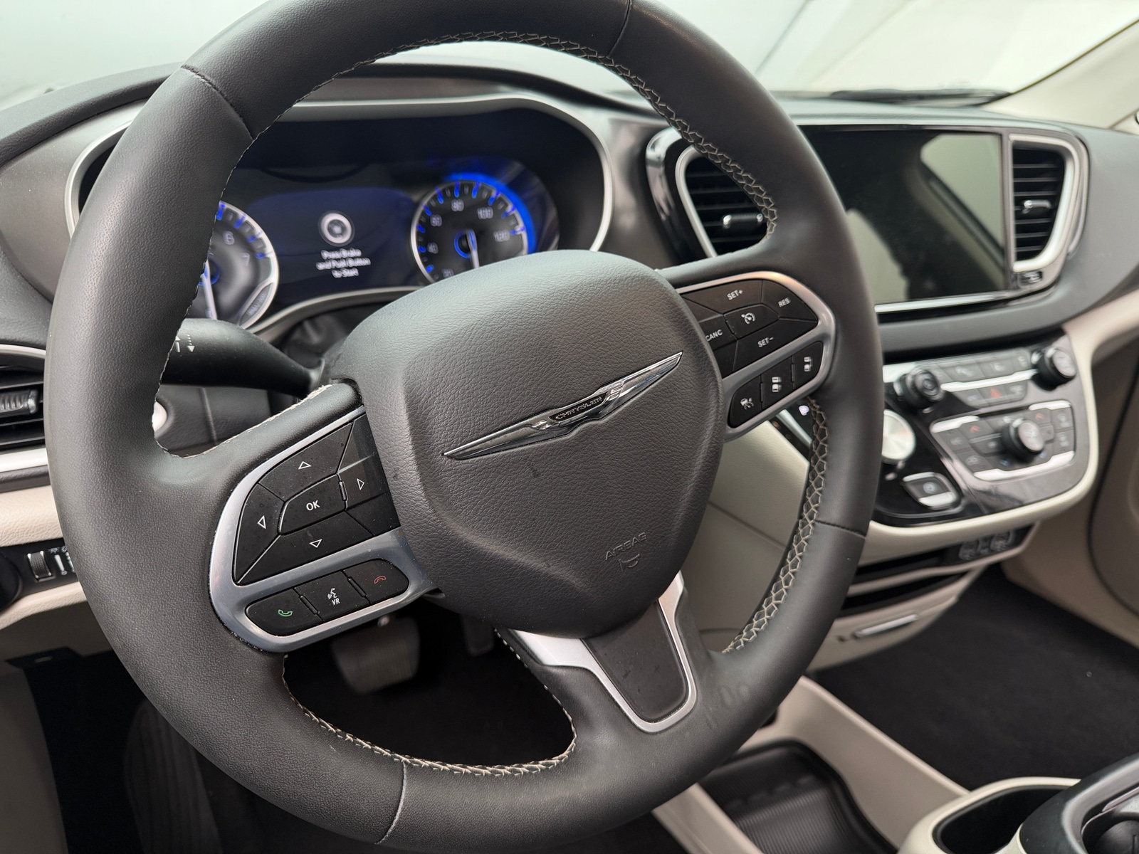 Thumbnail: 2024 Chrysler Pacifica - 4