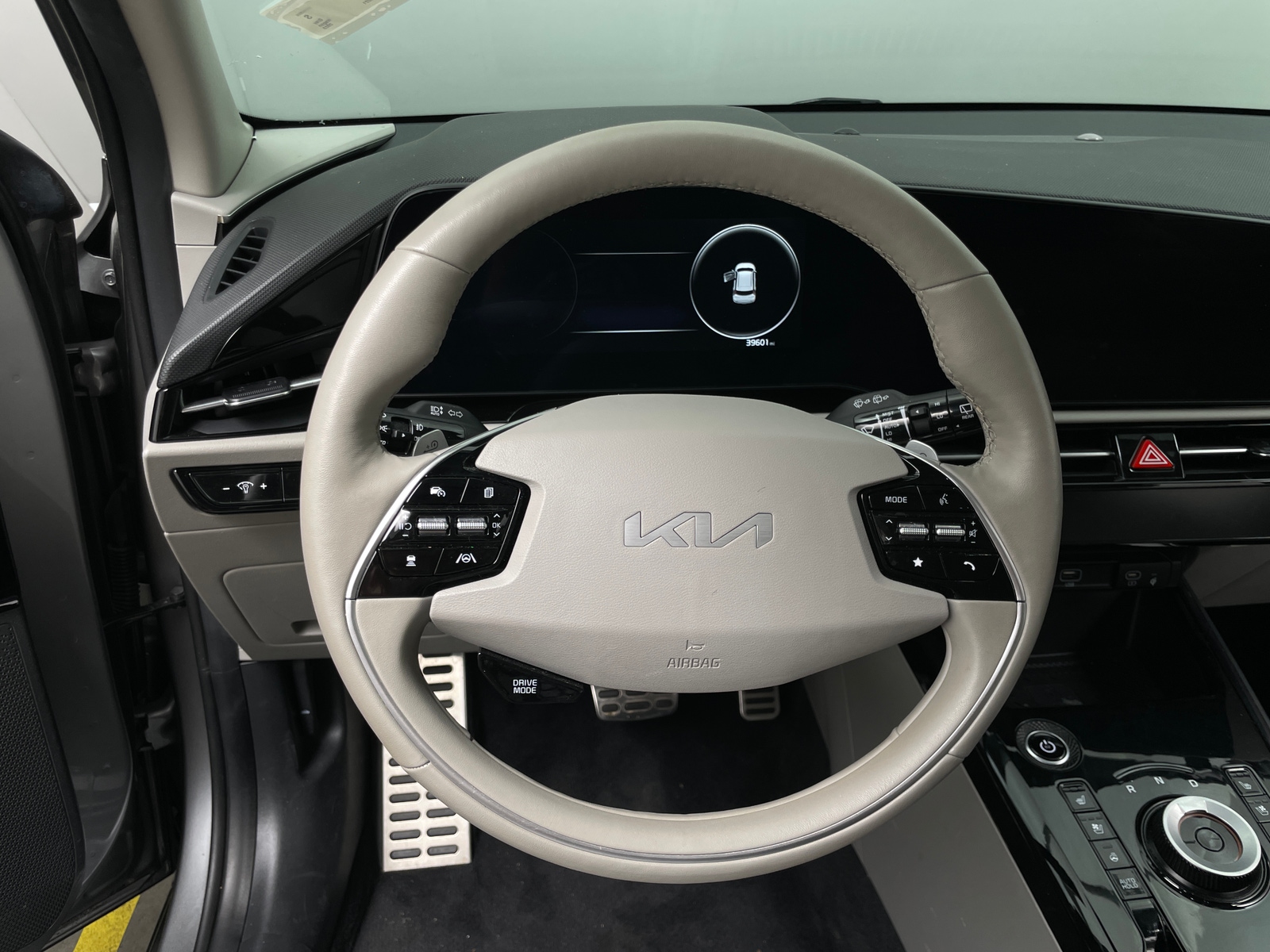 Thumbnail: 2023 Kia Niro - 4