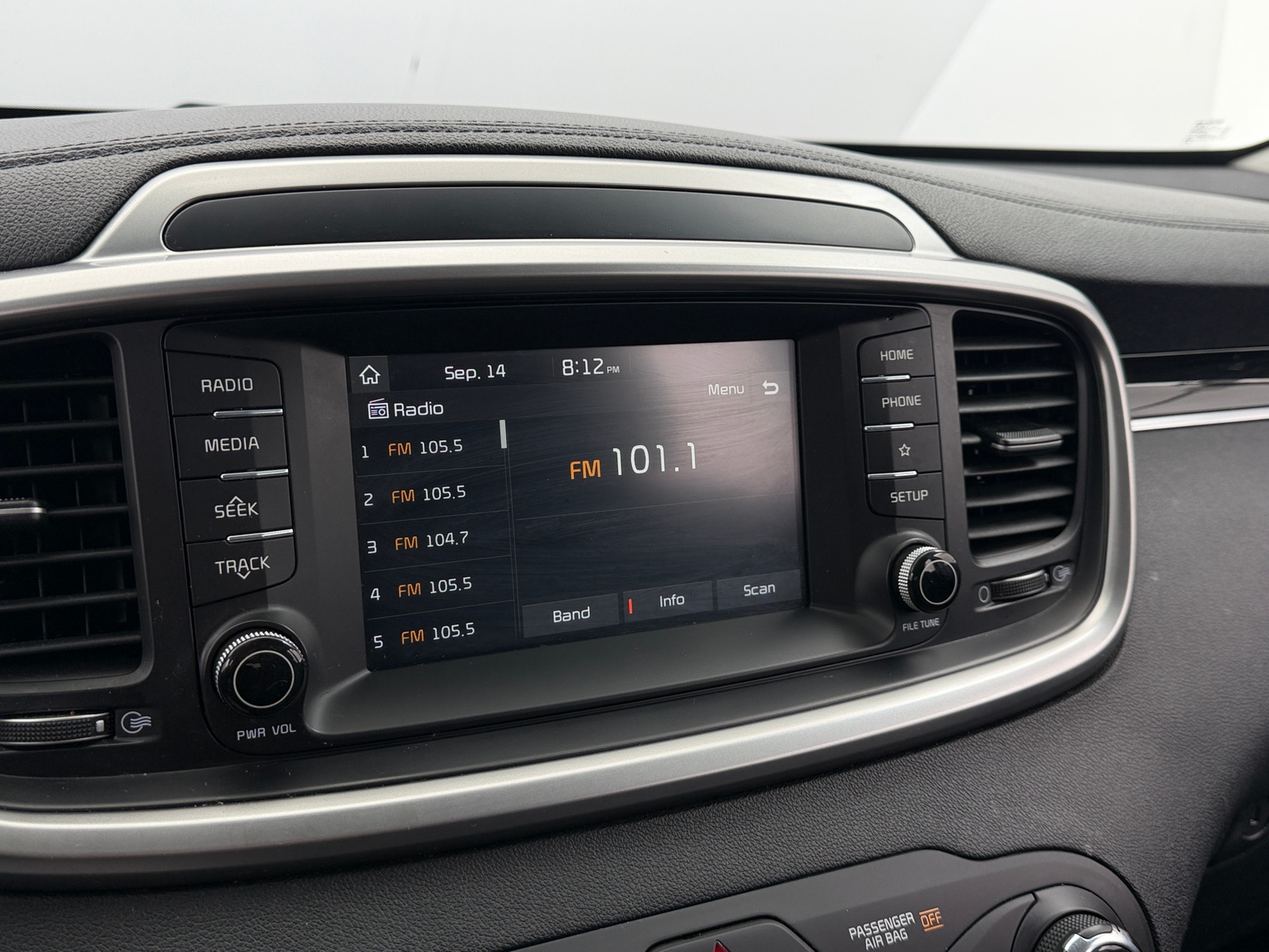 Thumbnail: 2020 Kia Sorento - 4