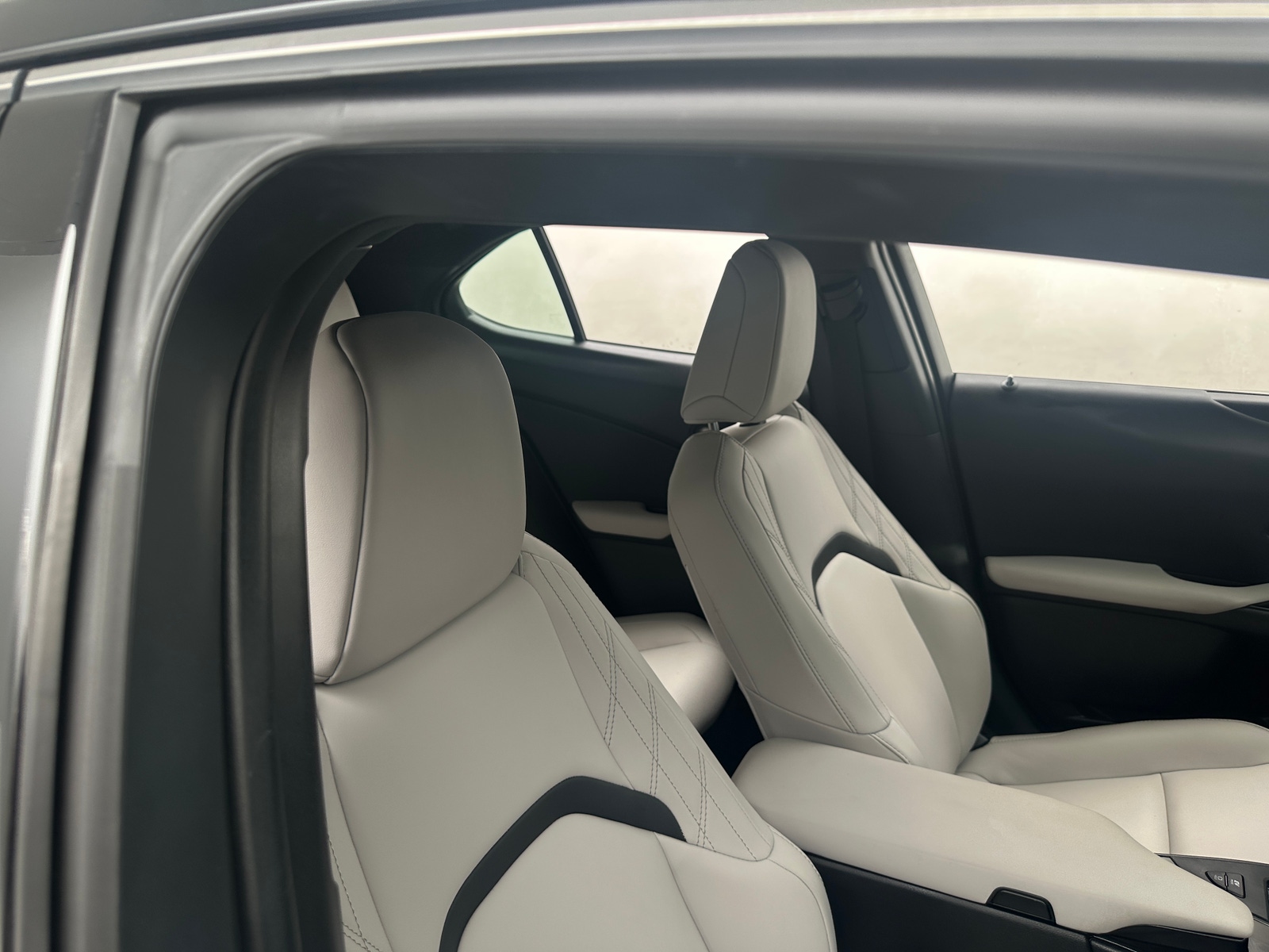 Thumbnail: 2024 Lexus UX - 2